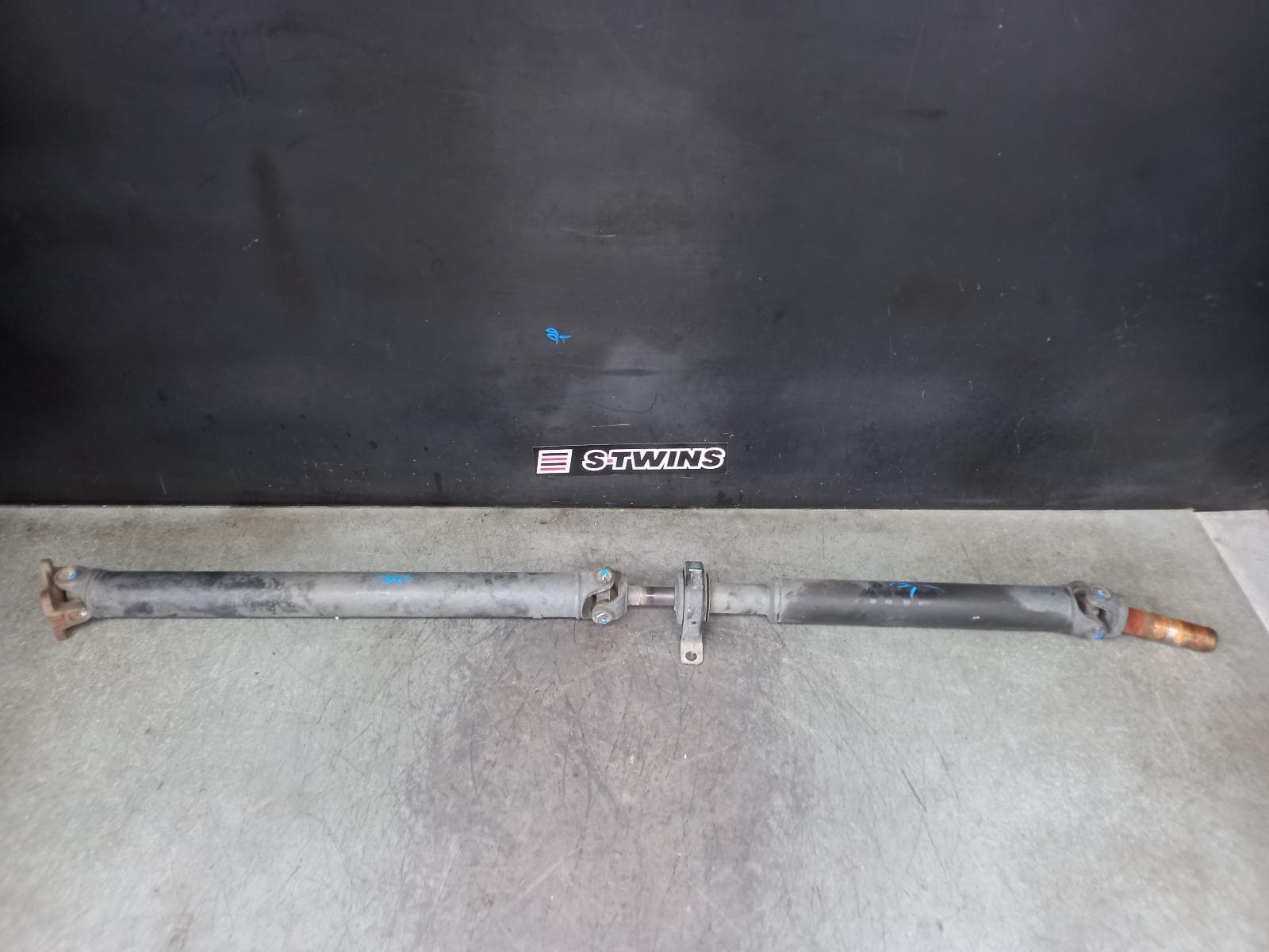 Used auto part listing image: 2015 NISSAN NAVARA REAR PROP SHAFT NP300, 2.3, DIESEL, MANUAL T/M, 2WD, 04/15-01/26 0000361240