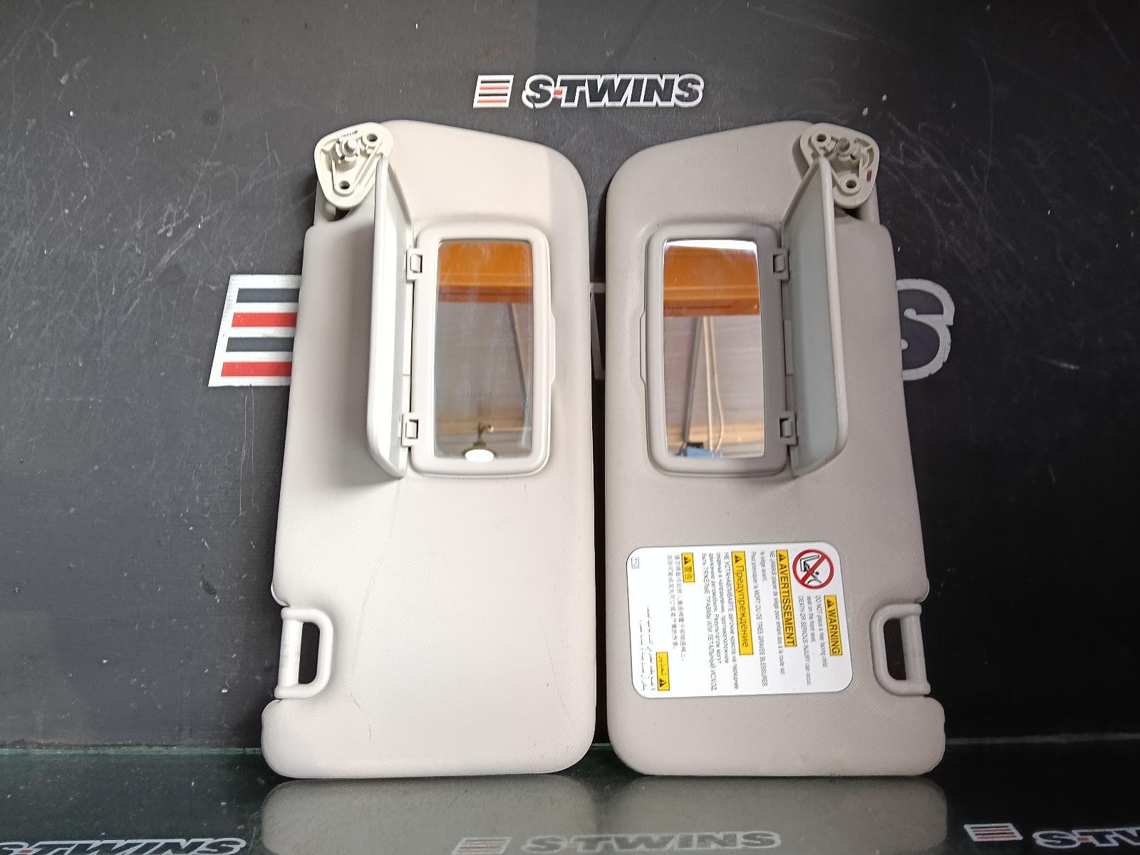 Used auto part listing image: 2013 SUBARU XV SUNVISOR G4X, PAIR, SMALL MOUNT, VINYL, 08/11-01/14 0000387728