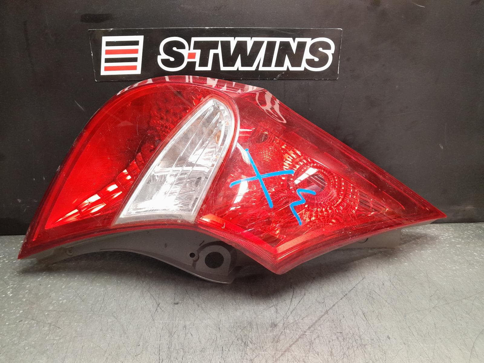 Used auto part listing image: 2015 HYUNDAI ACCENT LEFT TAILLIGHT RB, HATCH, 05/11-12/19 0000376580