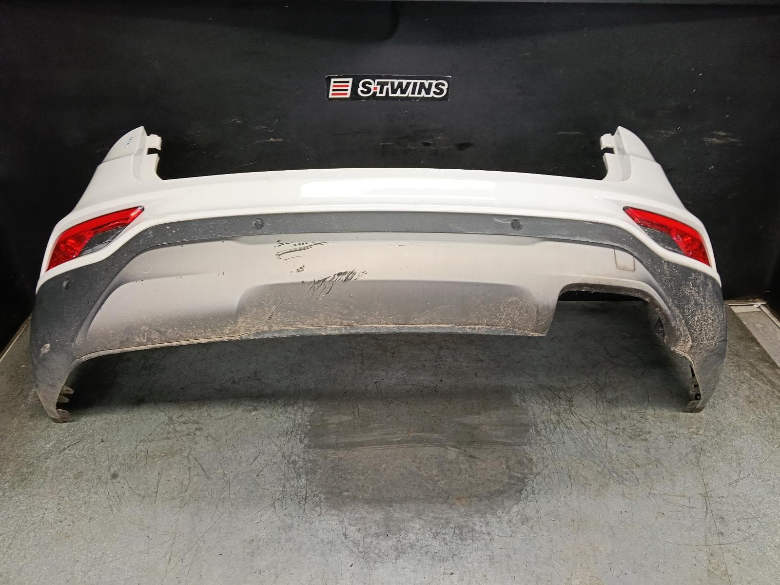 Used auto part listing image: 2017 HYUNDAI SANTA FE REAR BUMPER DM, BUMPER BAR (2 PIECE), 06/15-02/18 0000430044