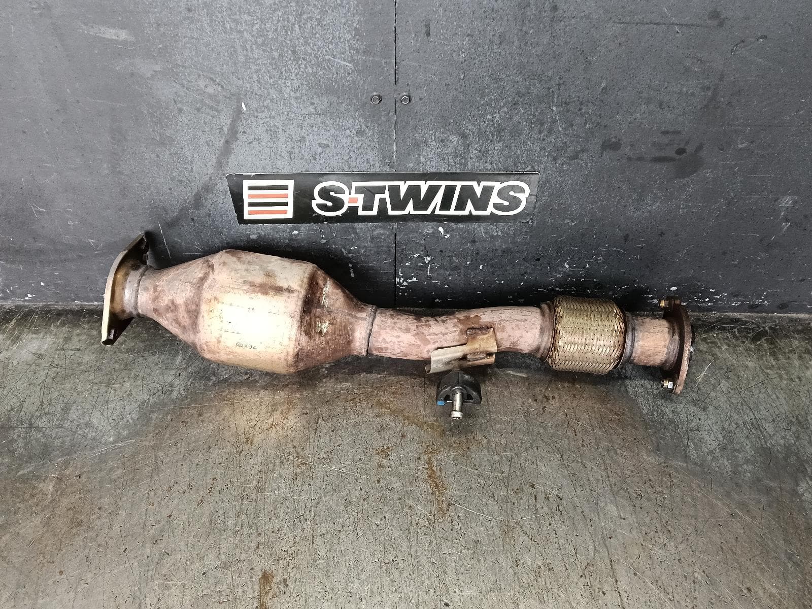 Used auto part listing image: 2018 TOYOTA KLUGER CATALYTIC CONVERTER UNDER CAR-CAT TYPE, 3.5, PETROL, GSU50/GSU55, 11/16-02/21 0000430064