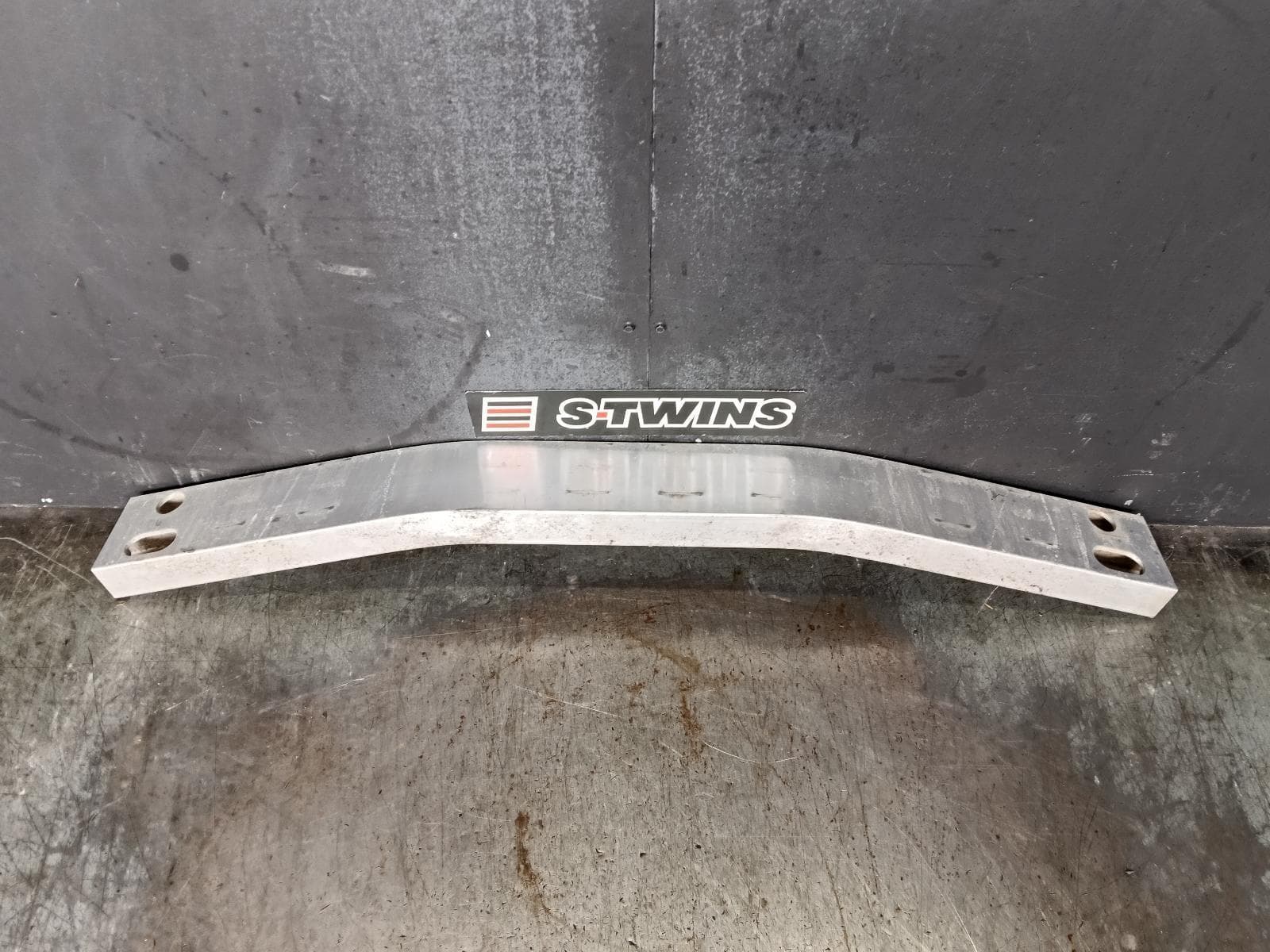 Used auto part listing image: 2018 TOYOTA KLUGER R BAR BRACKET REINFO MAIN REINFORCEMENT, GSU50/GSU55, 12/13-02/21 0000430078