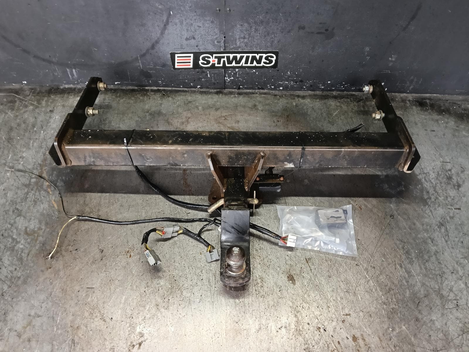 Used auto part listing image: 2016 JEEP GRANDCHEROKEE TOWBAR NON SRT TYPE, WK, 12/10-02/22 0000430120