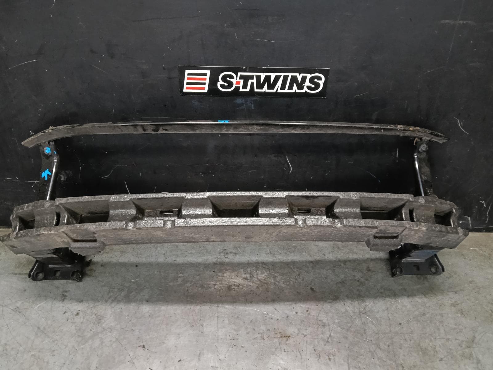 Used auto part listing image: 2017 SKODA KODIAQ F BAR REINFORC BRACK MAIN REINFORCEMENT, NS, 02/17-06/21 0000425409