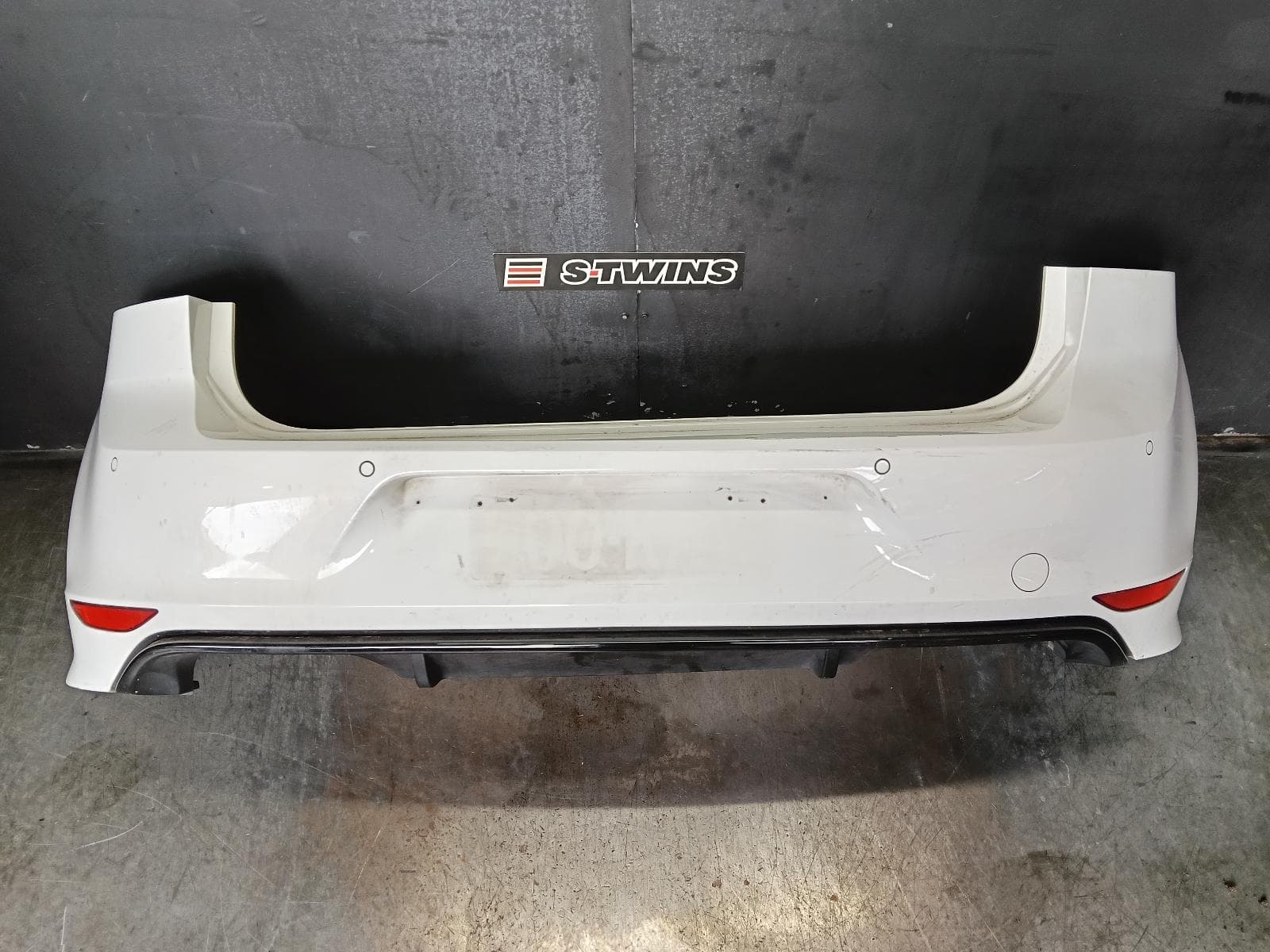 Used auto part listing image: 2014 VOLKSWAGEN GOLF REAR BUMPER BUMPER BAR, GEN 7, R TYPE, 11/12-03/17 0000385525