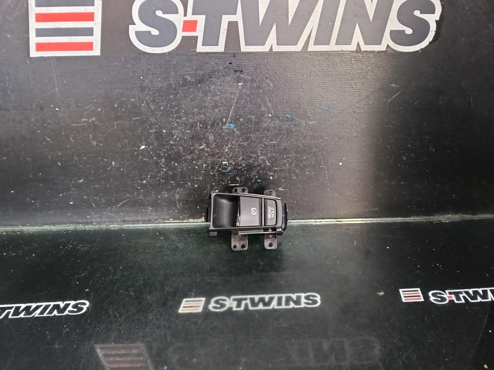 Used auto part listing image: 2018 HONDA HRV ELEC PARK SWITCH, RU, 12/14-10/21