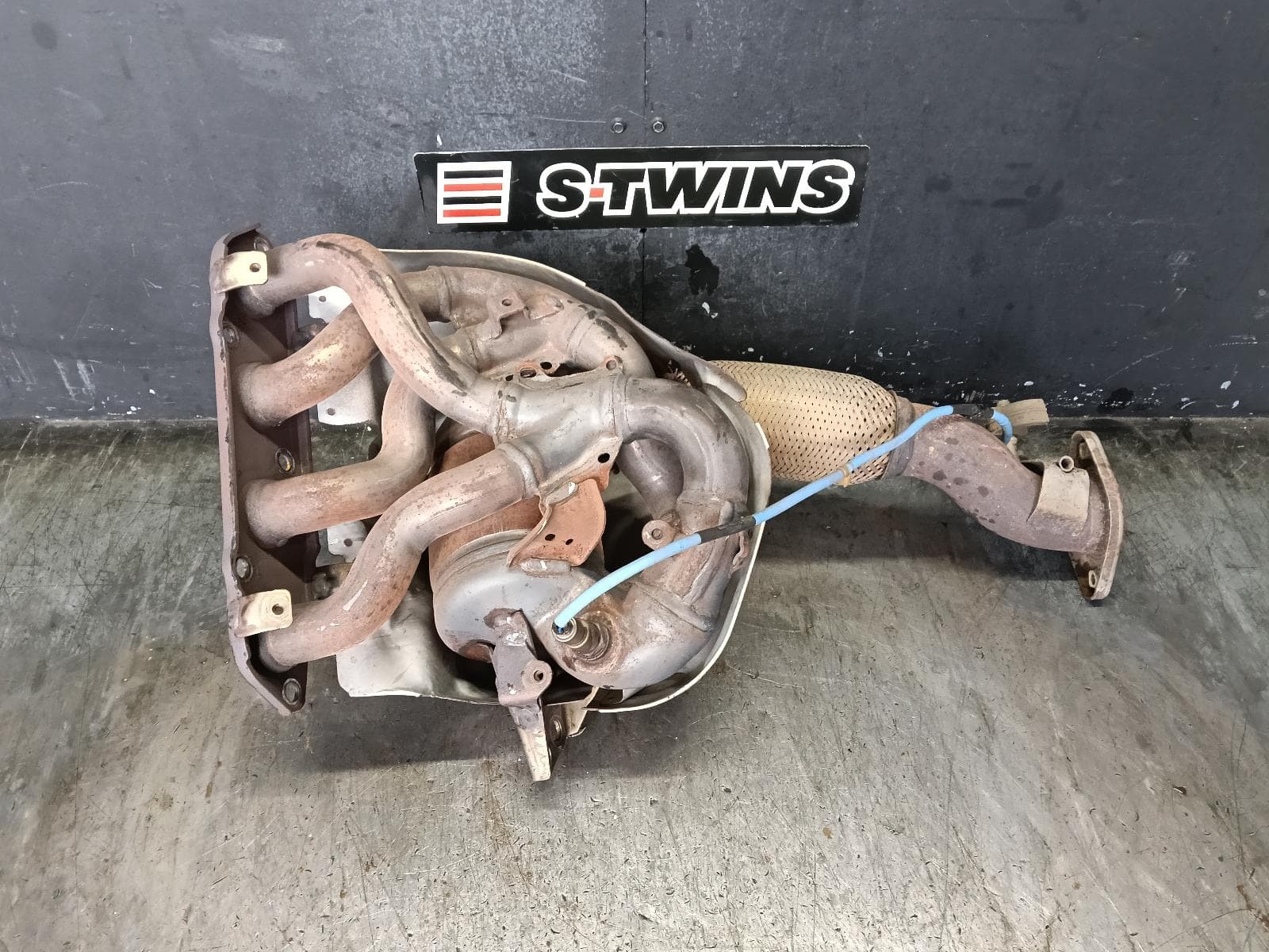Used auto part listing image: 2017 MAZDA CX5 CATALYTIC CONVERTER MANIFOLD CAR-CAT TYPE, PETROL, 2.5, 4WD, KF, 02/17-03/26