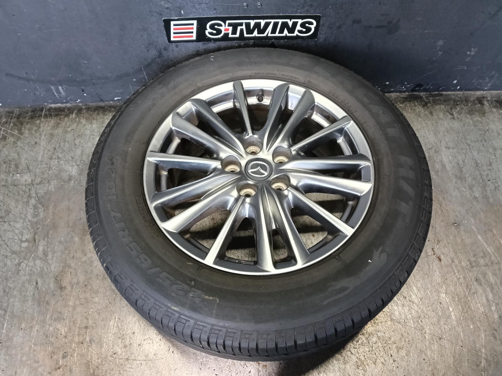 Used auto part listing image: 2017 MAZDA CX5 WHEEL MAG FACTORY, 17X7IN, MULTI SPOKE, DARK GREY, KF, 02/17-04/18