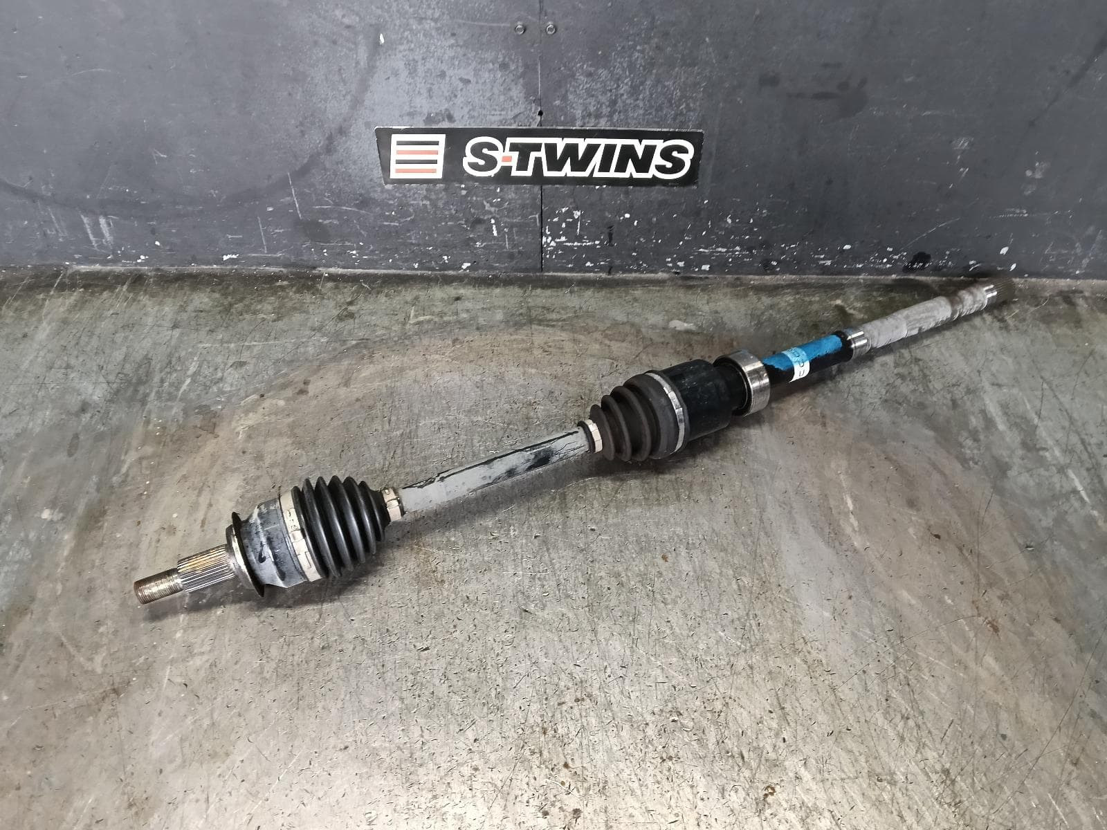 Used auto part listing image: 2017 MAZDA CX5 RIGHT DRIVESHAFT FRONT, AUTO, AWD, PETROL, 2.5, KF, 02/17-03/26