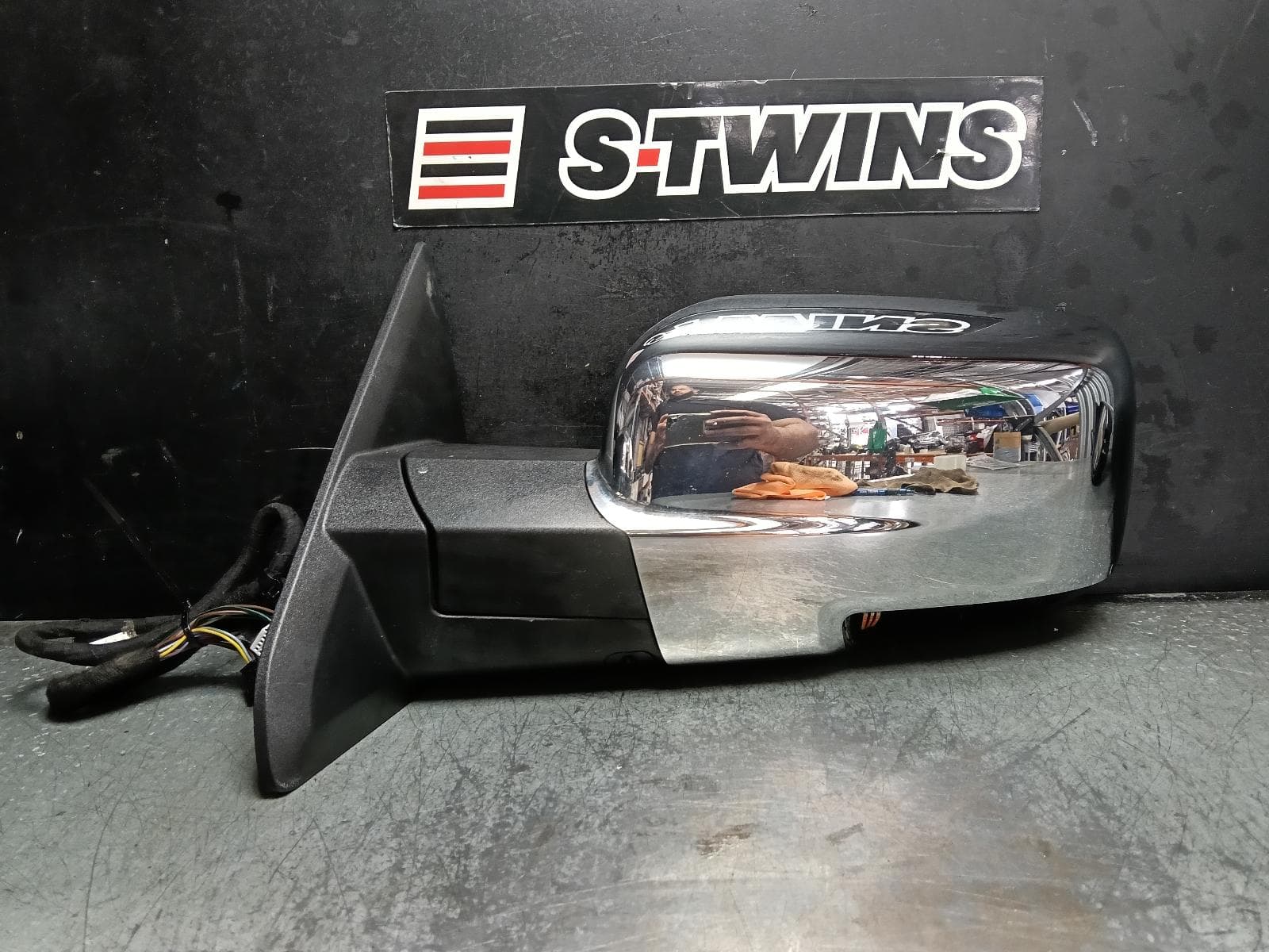 Used auto part listing image: 2019 RAM 1500 LEFT DOOR MIRROR DS, CHROME, POWER FOLD, HEATED TYPE, 11/17-12/23