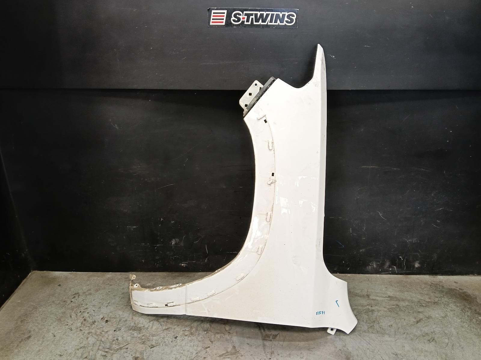 Used auto part listing image: 2022 RAM 1500 LEFT GUARD DS, EXPRESS/WARLOCK, W/ REPEATER TYPE, 11/17-12/23 0000424221
