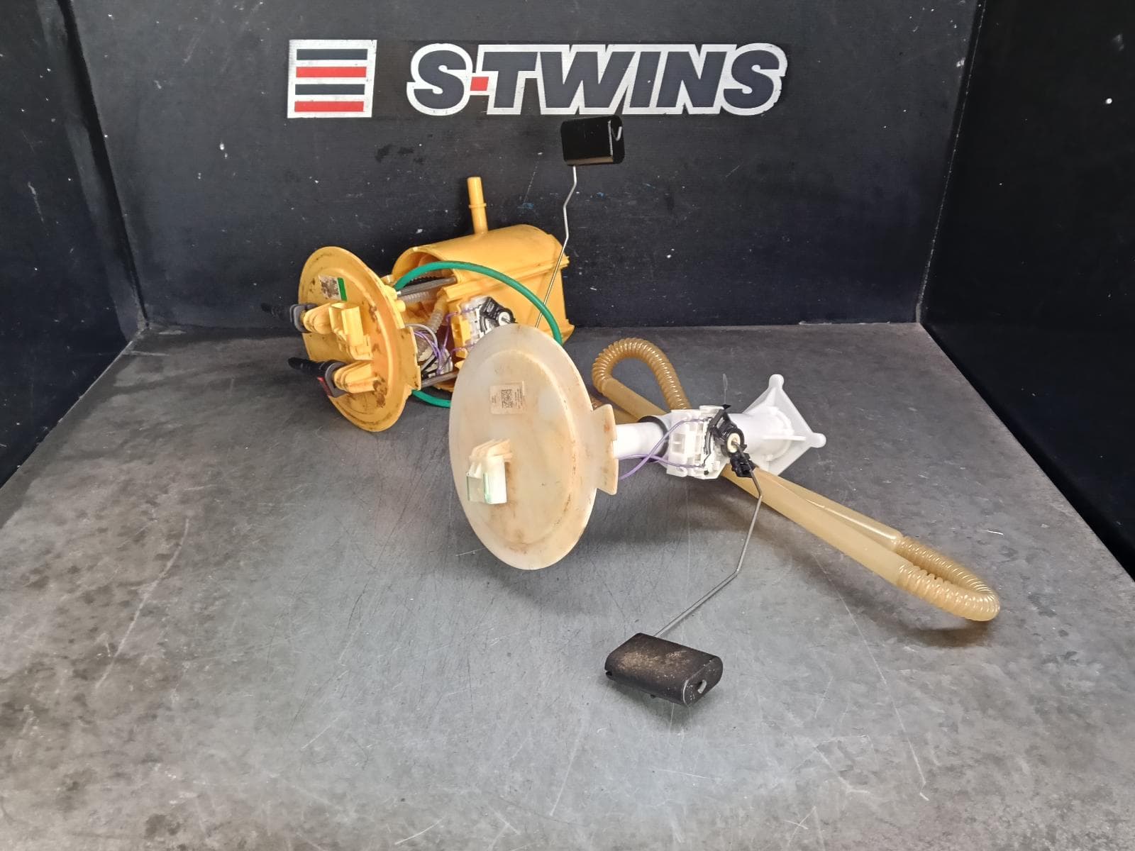 Used auto part listing image: 2016 JEEP GRANDCHEROKEE FUEL PUMP PUMP & SENDER, 3.0, DIESEL, WK, 10/10-02/22 0000430179