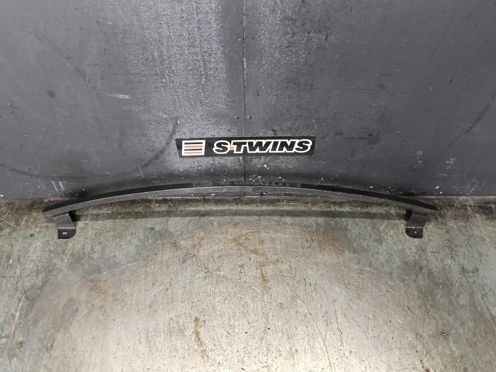 Used auto part listing image: 2016 JEEP GRANDCHEROKEE F BAR REINFORC BRACK UPPER THIN REINFORCEMENT, WK, 04/13-02/22 0000430182