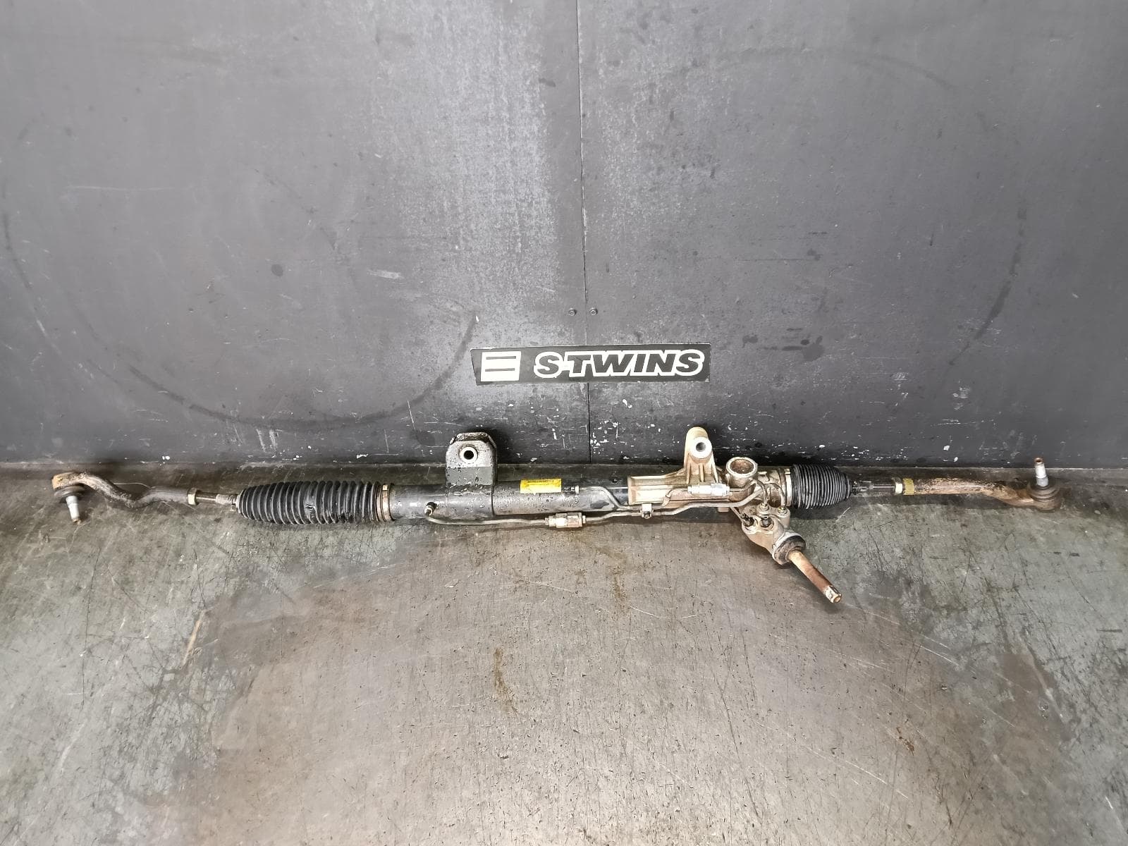 Used auto part listing image: 2016 JEEP GRANDCHEROKEE STEERING BOX RACK STEERING RACK, WK, ELECTRO-HYDRAULIC TYPE, NON SRT8/SRT, 10/10-09/16 0000430176
