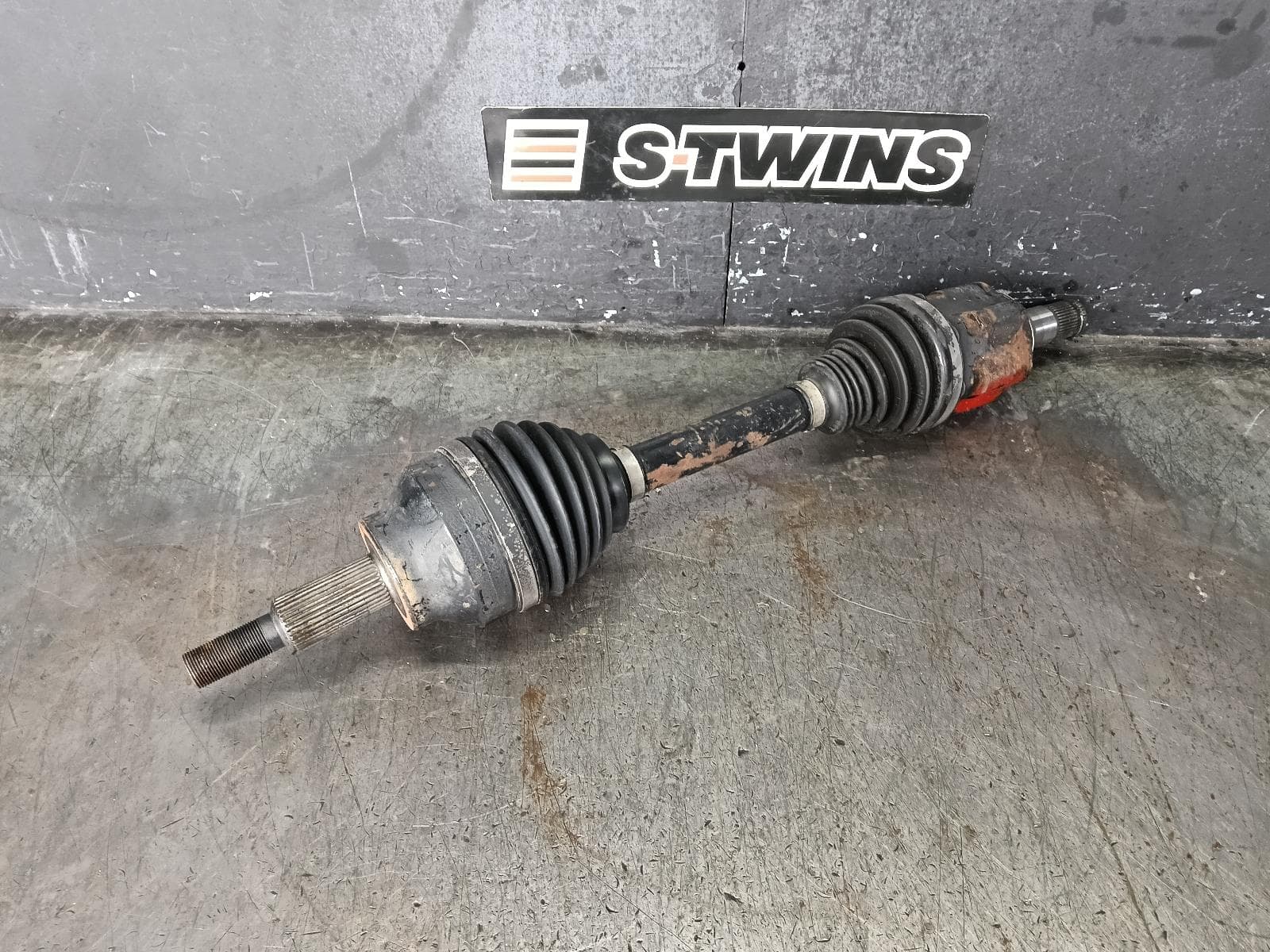 Used auto part listing image: 2016 JEEP GRANDCHEROKEE LEFT DRIVESHAFT FRONT, WK, DIESEL, 04/13-02/22 0000430189