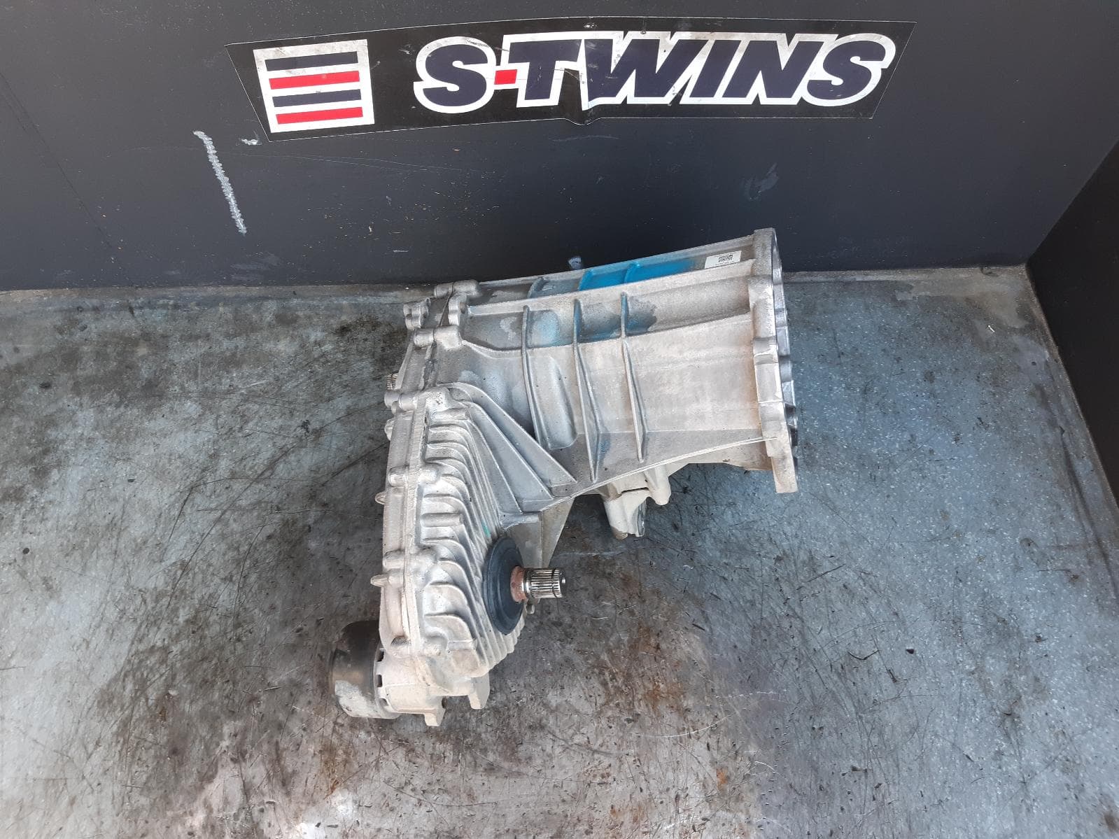Used auto part listing image: 2014 VOLKSWAGEN TOUAREG TRANSFER CASE DIESEL, 3.0, TURBO, 7P, CASA/CASD/CJMA/CRCA CODE, SELF LOCKING TYPE, 07/11-04/18 0000204029