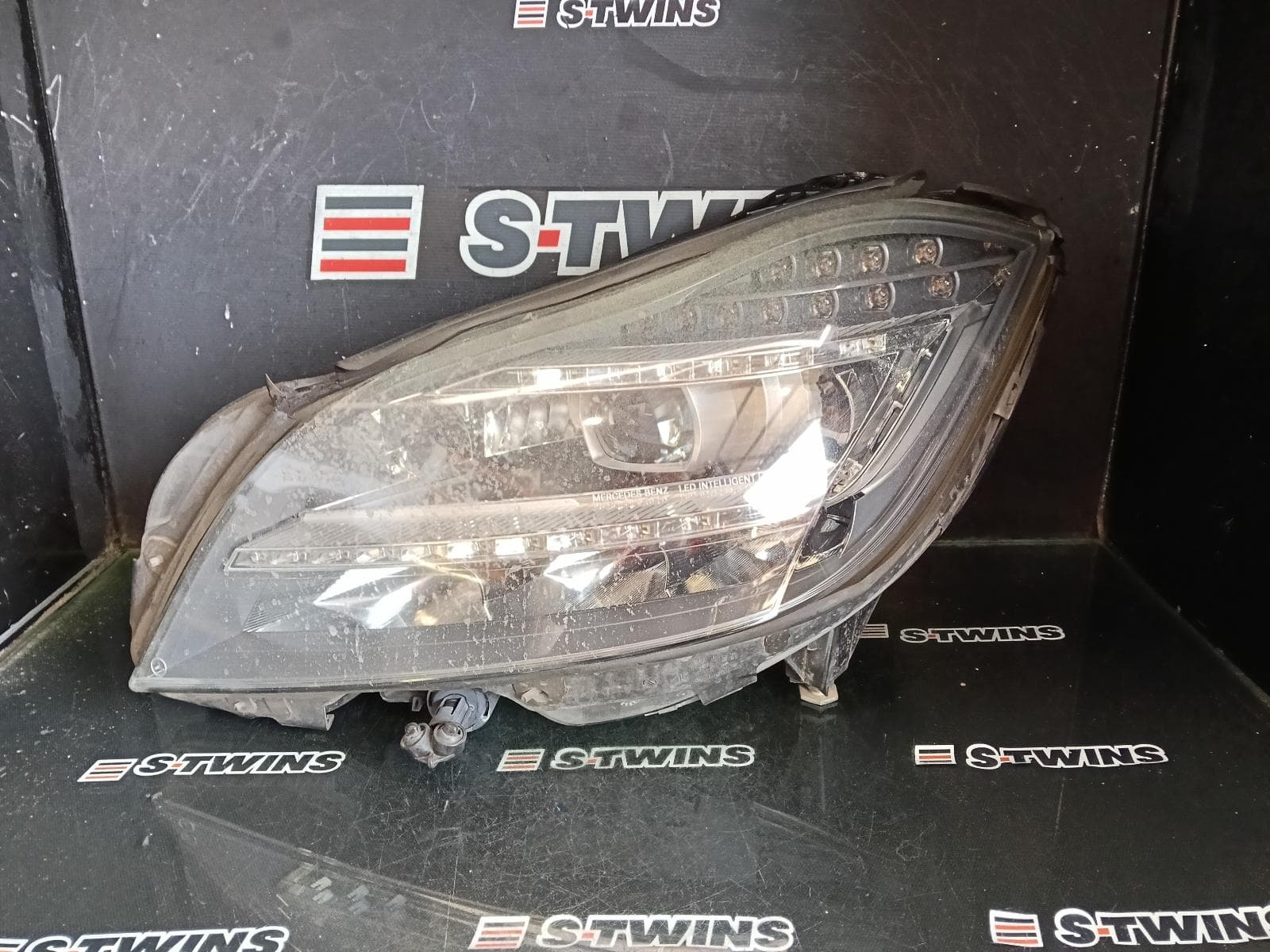 Used auto part listing image: 2013 MERCEDES CLS CLASS LEFT HEADLAMP C218/X218, LED TYPE, 06/11-09/14 0000427390