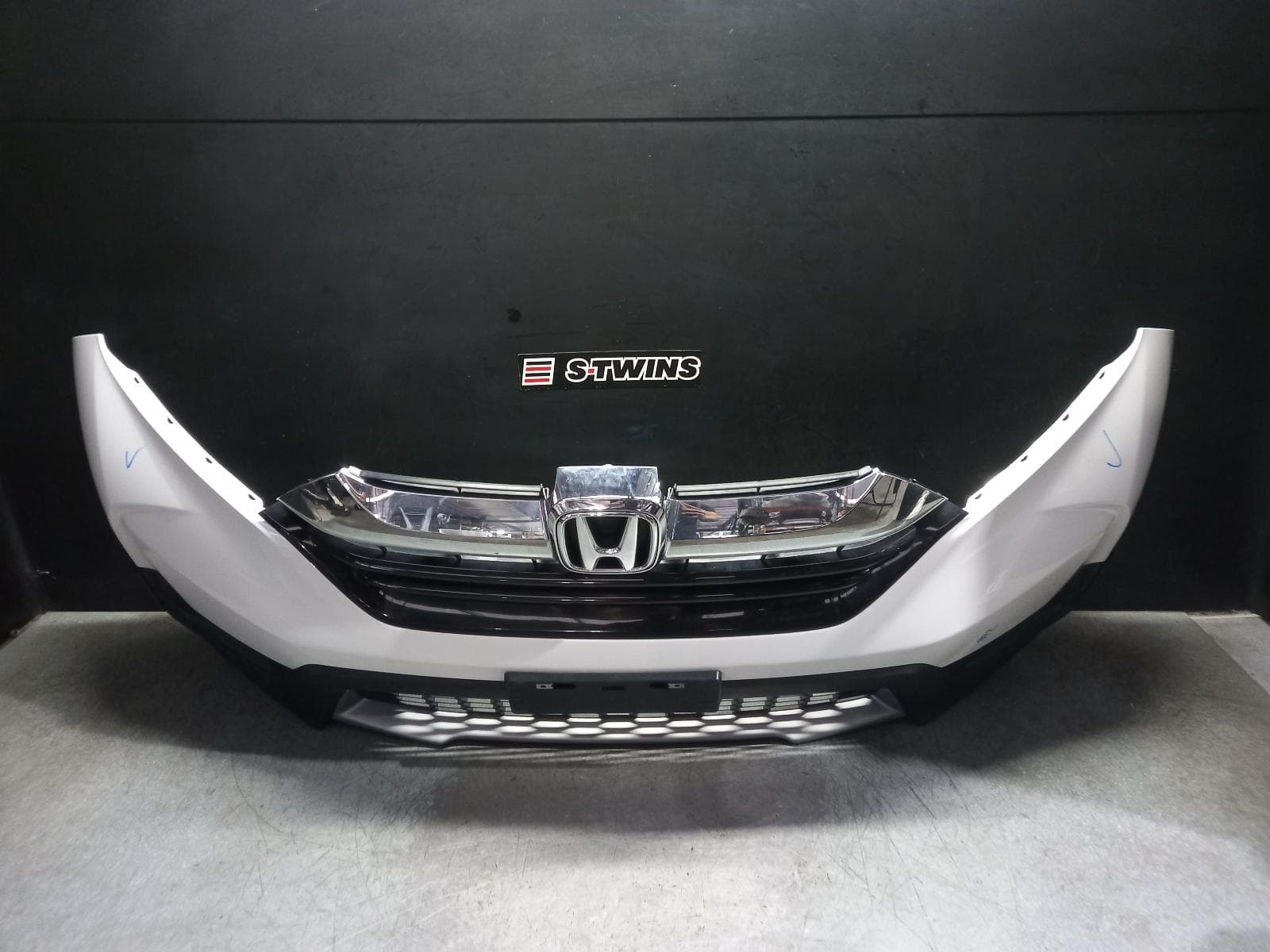 Used auto part listing image: 2019 HONDA CRV FRONT BUMPER BUMPER BAR (2 PIECE), RW, Vi/VTi/VTi-E, NON PARK SENSOR, 05/17-06/20 0000406609