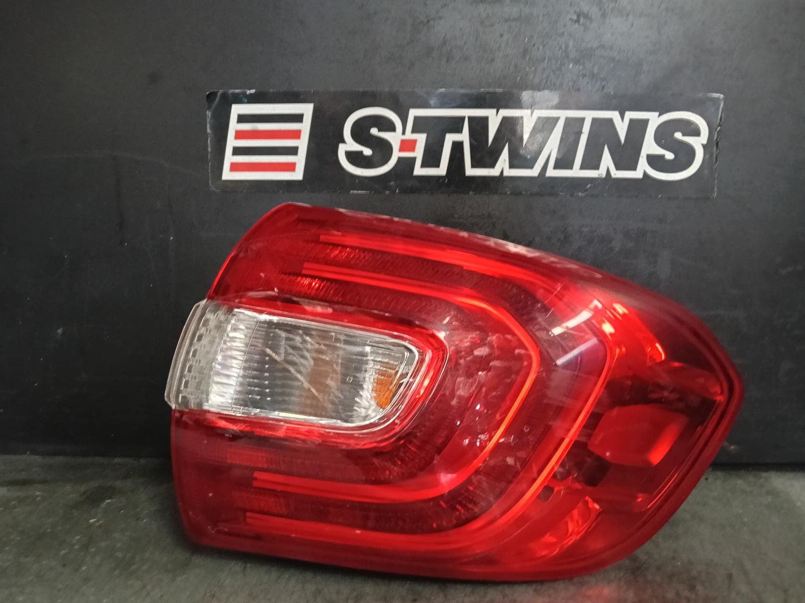 Used auto part listing image: 2021 FORD EVEREST RIGHT TAILLIGHT UA, IN BODY, 07/15-05/22 0000407396
