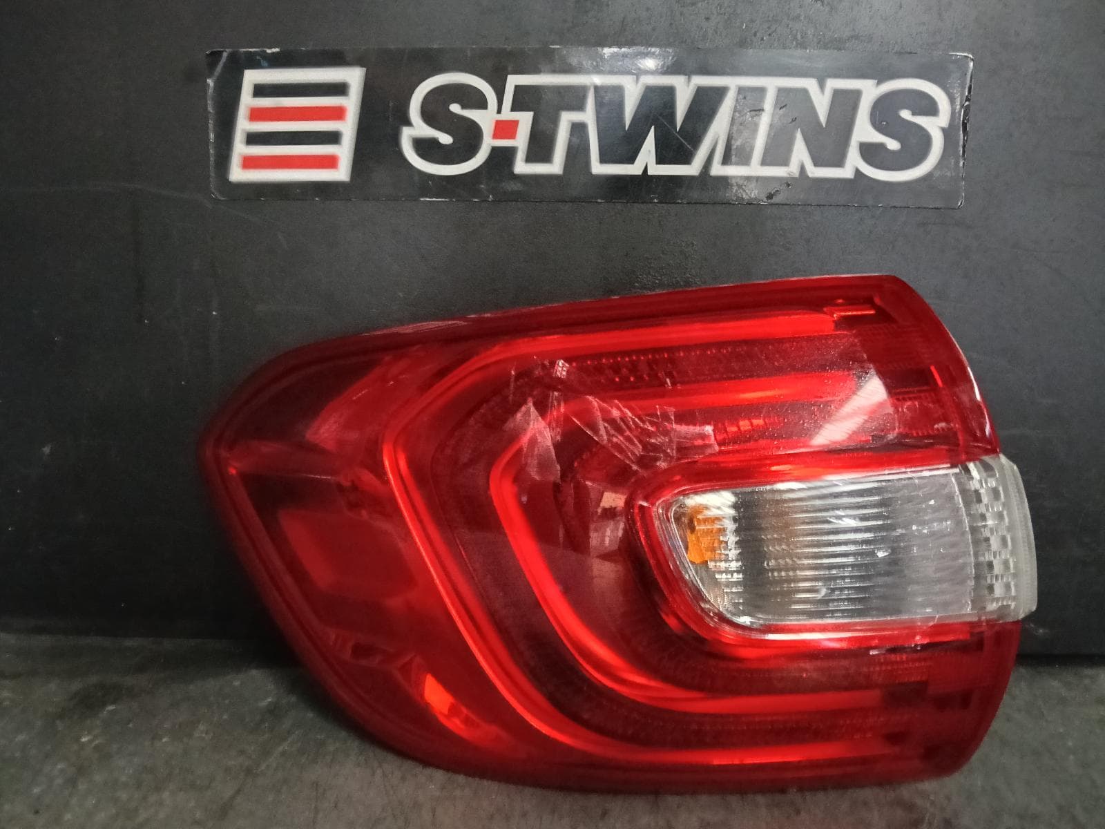 Used auto part listing image: 2021 FORD EVEREST LEFT TAILLIGHT UA, IN BODY, 07/15-05/22 0000407385