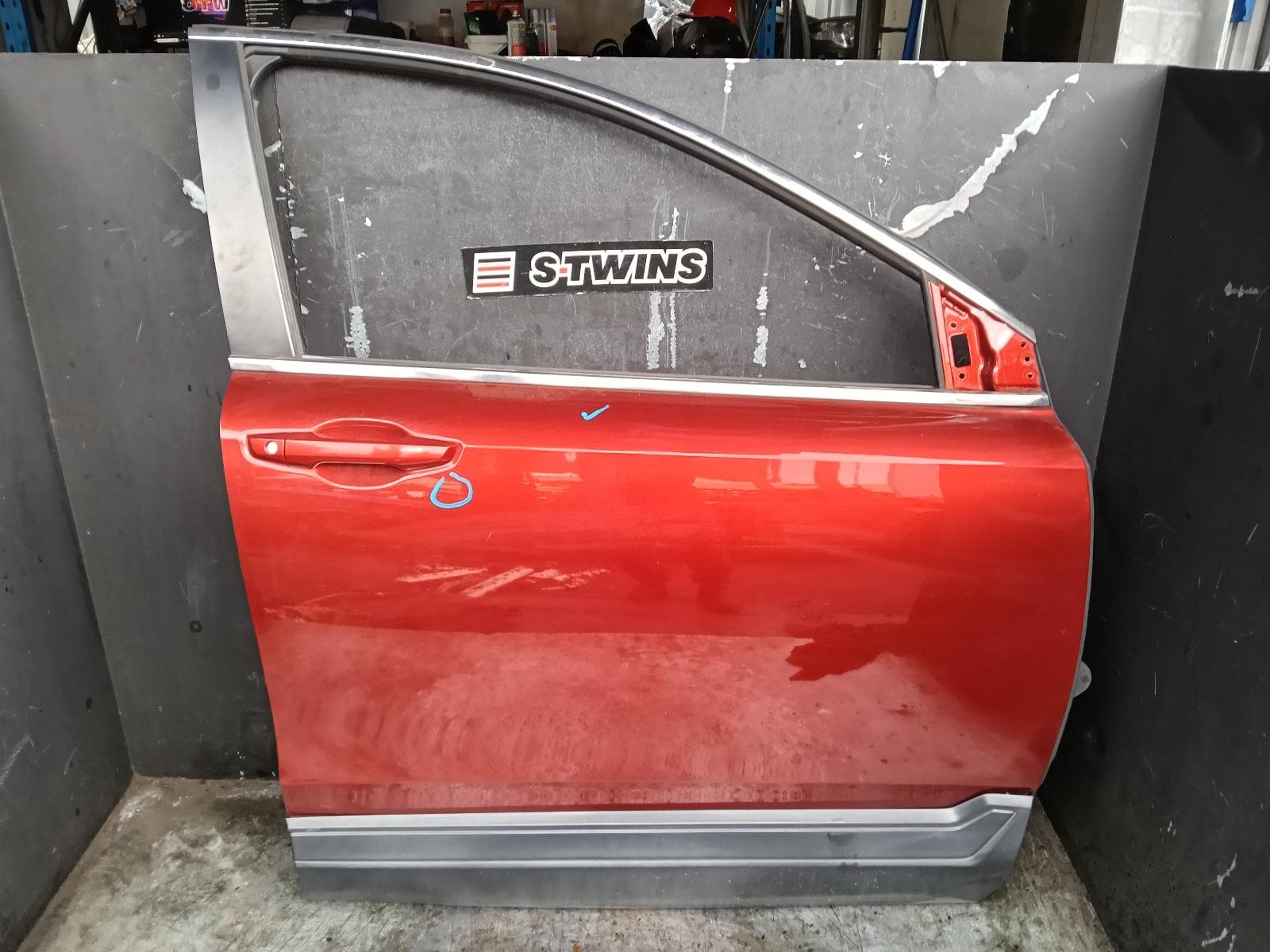 Used auto part listing image: 2020 HONDA CRV RIGHT FRONT DOOR RW, 05/17-08/23 0000406289