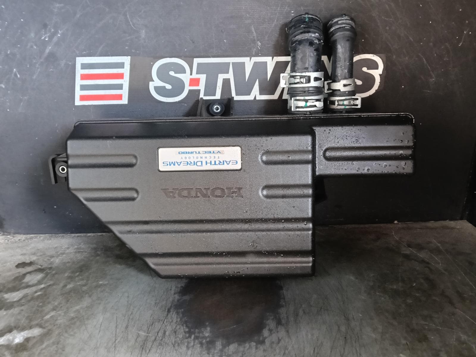 Used auto part listing image: 2020 HONDA CRV AIR CLEANER BOX AIR RESONATOR, RW, 05/17-08/23 0000406475