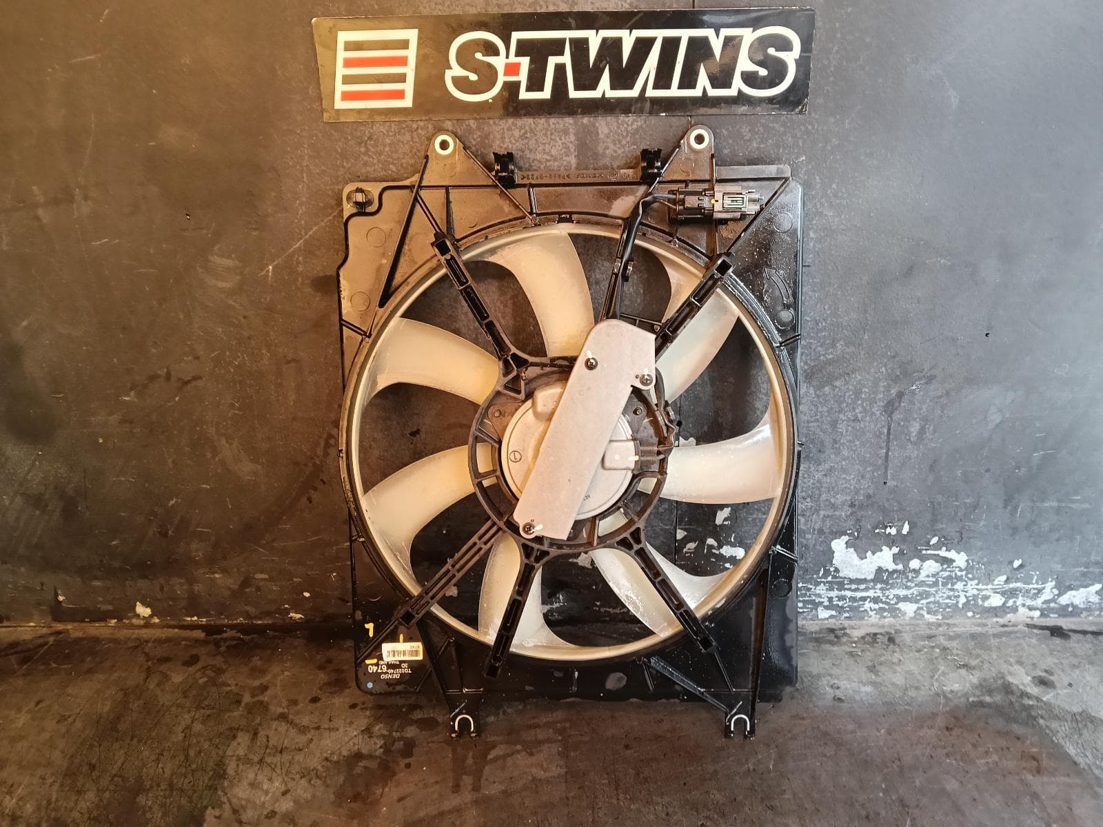 Used auto part listing image: 2020 HONDA CRV FAN A/C FAN (LH SIDE), 7 BLADES, RW, 05/17-08/23 0000406477