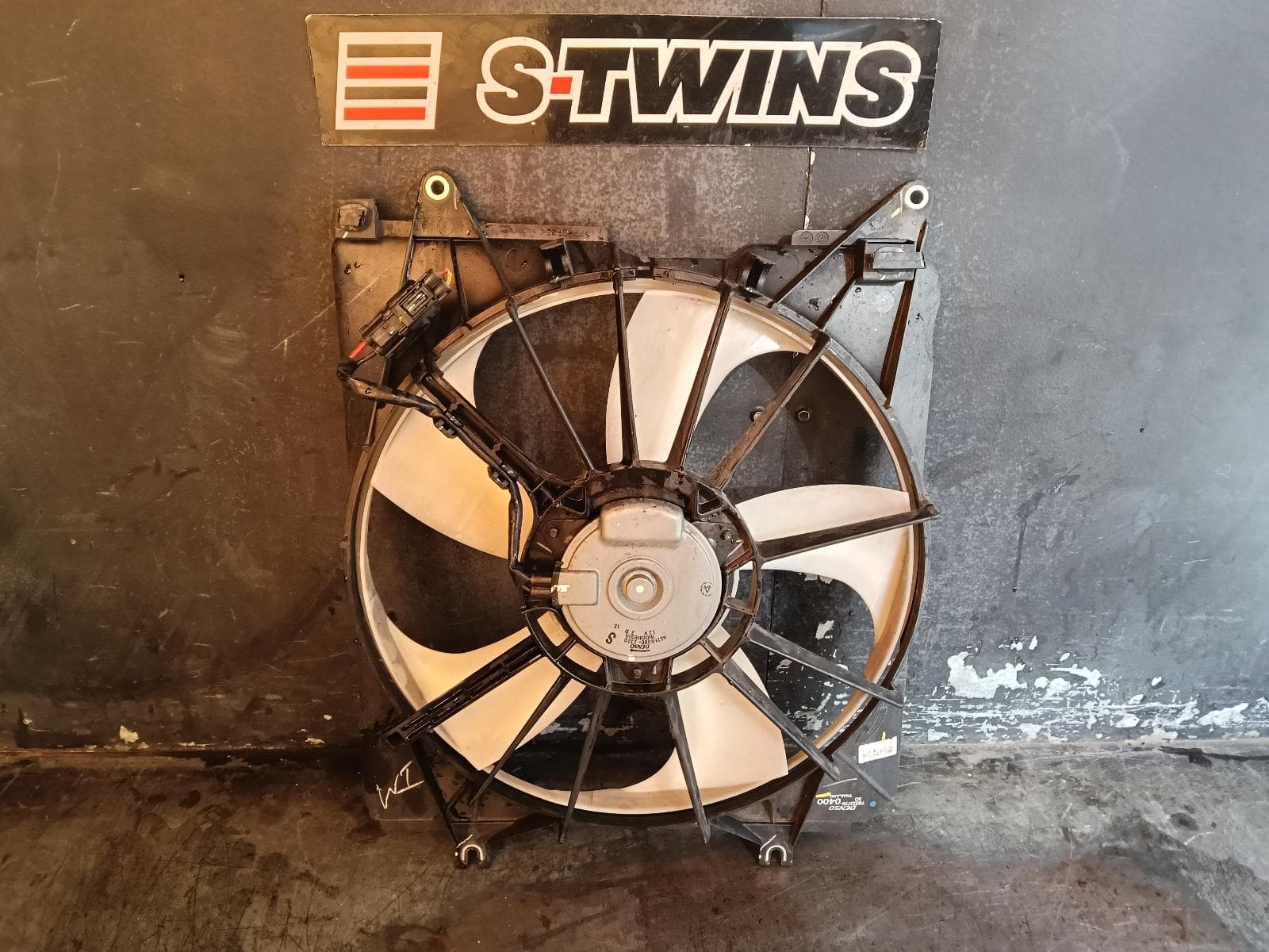 Used auto part listing image: 2020 HONDA CRV FAN RADIATOR FAN (RH SIDE), 5 BLADES, RW, 05/17-08/23 0000406478