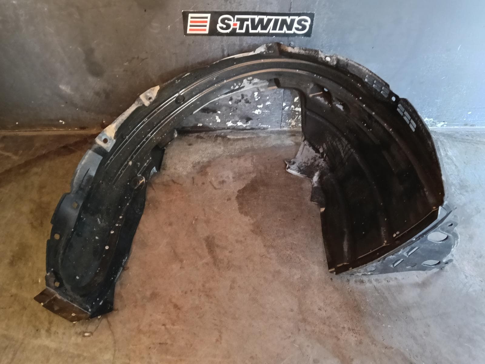 Used auto part listing image: 2020 HONDA CRV RIGHT GUARD LINER RW, 05/17-08/23 0000406489