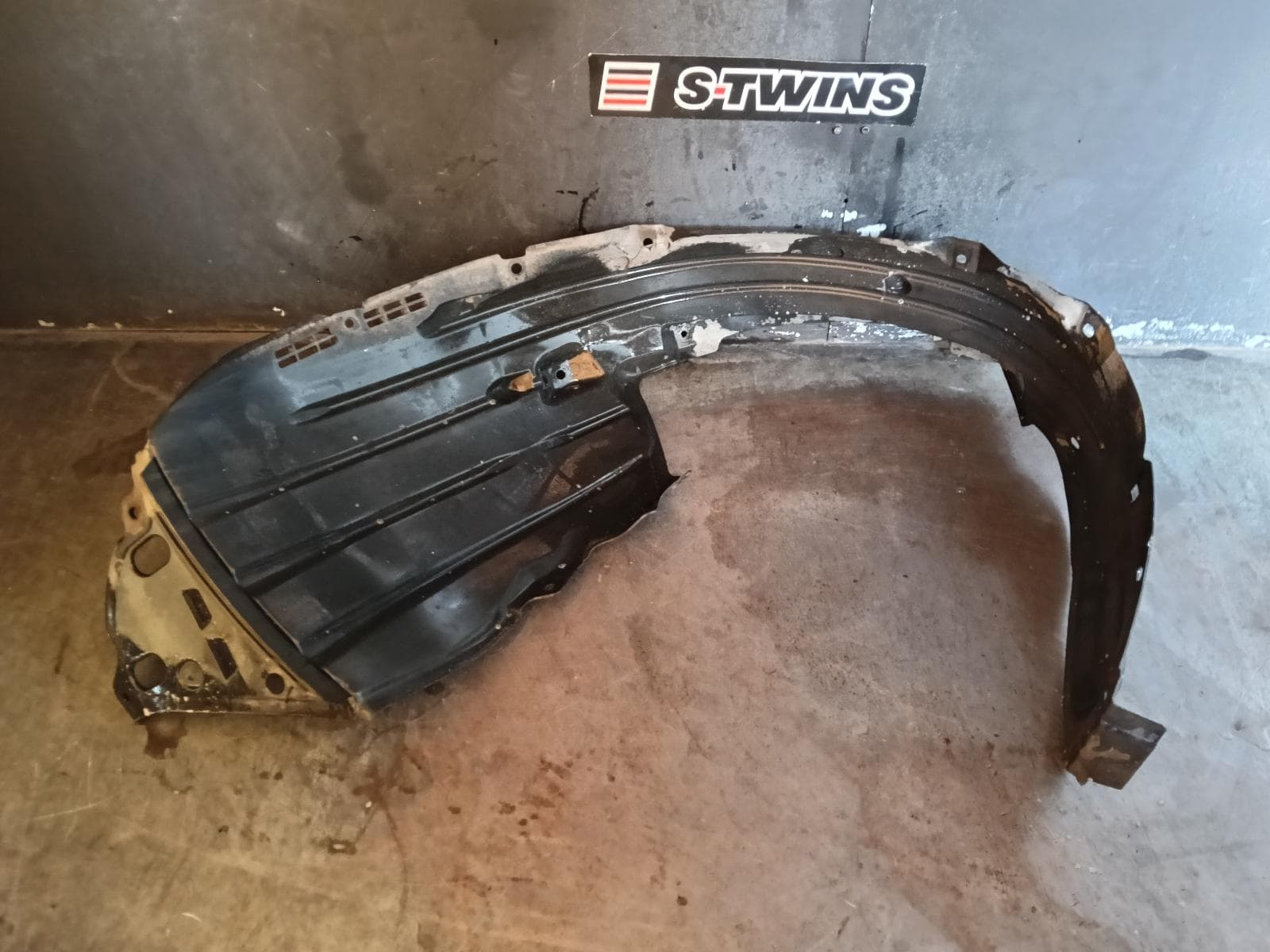 Used auto part listing image: 2020 HONDA CRV LEFT GUARD LINER RW, 05/17-08/23 0000406491