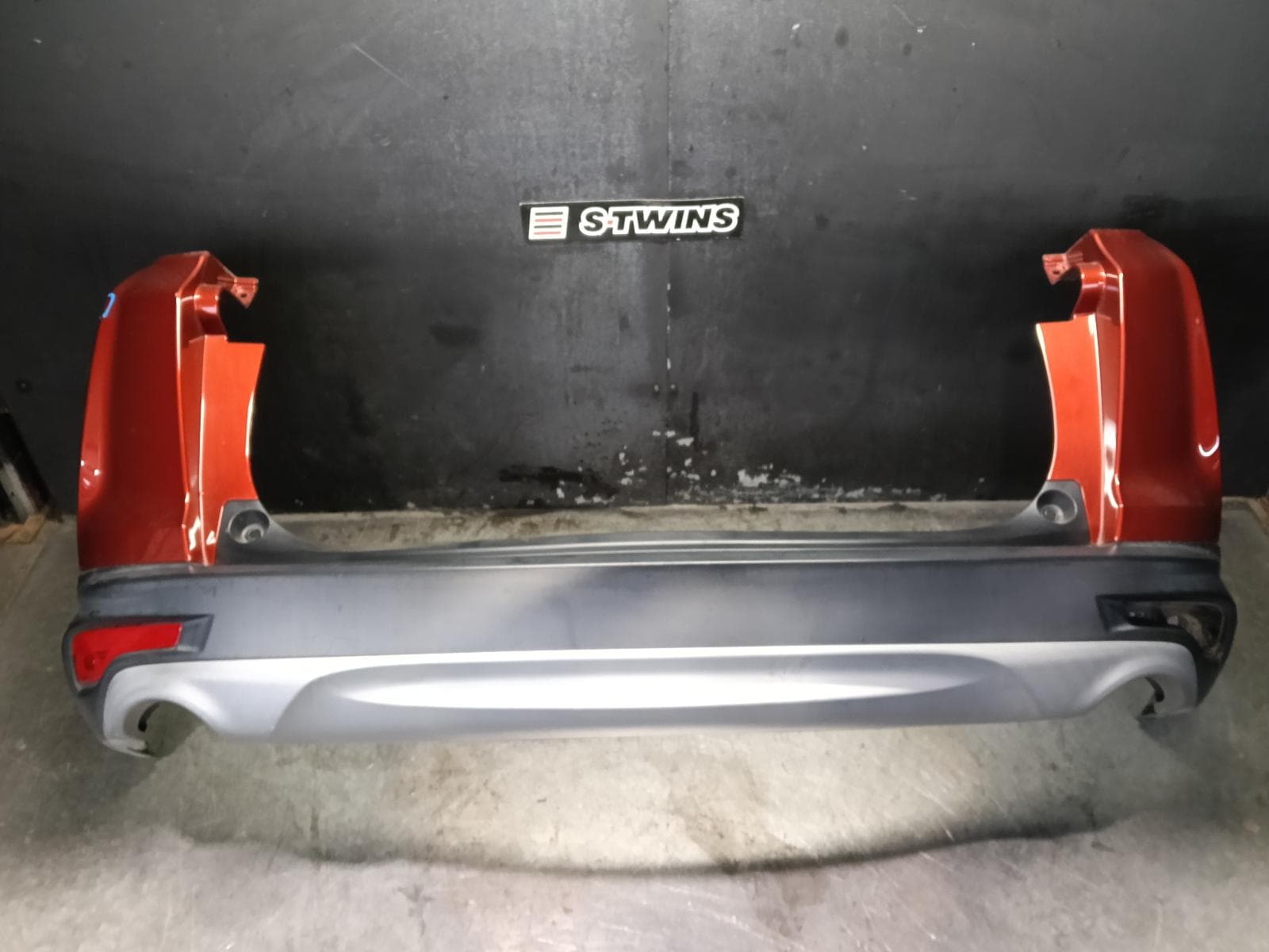 Used auto part listing image: 2020 HONDA CRV REAR BUMPER BUMPER BAR, RW, VTi-L/LX/S, W/ PARK SENSORS, 05/17-06/20 0000406318