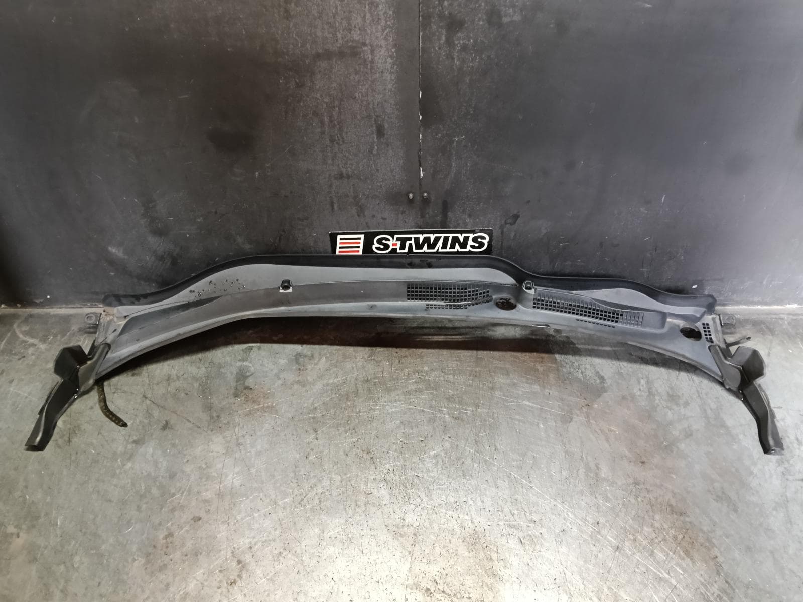 Used auto part listing image: 2020 HONDA CRV PLENUM CHAMBER RW, 05/17-08/23 0000406497
