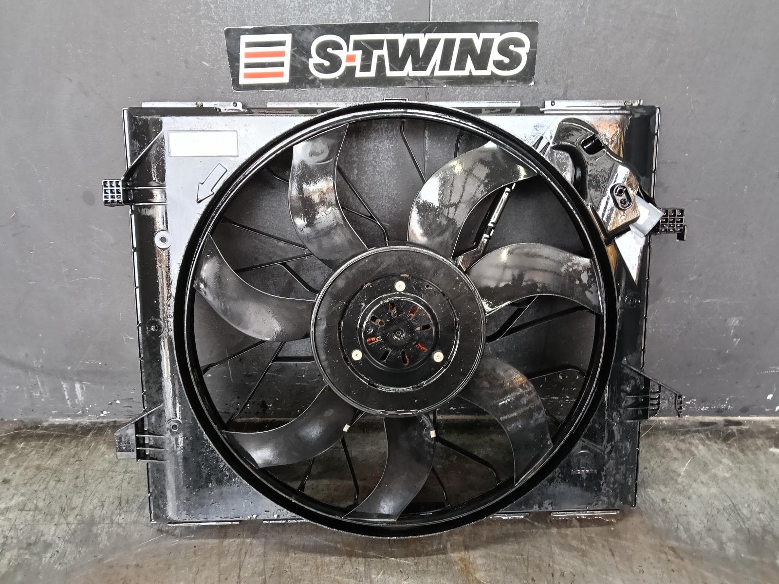 Used auto part listing image: 2016 JEEP GRANDCHEROKEE FAN RADIATOR FAN, 3.0, DIESEL, WK, 04/13-02/22 0000430180