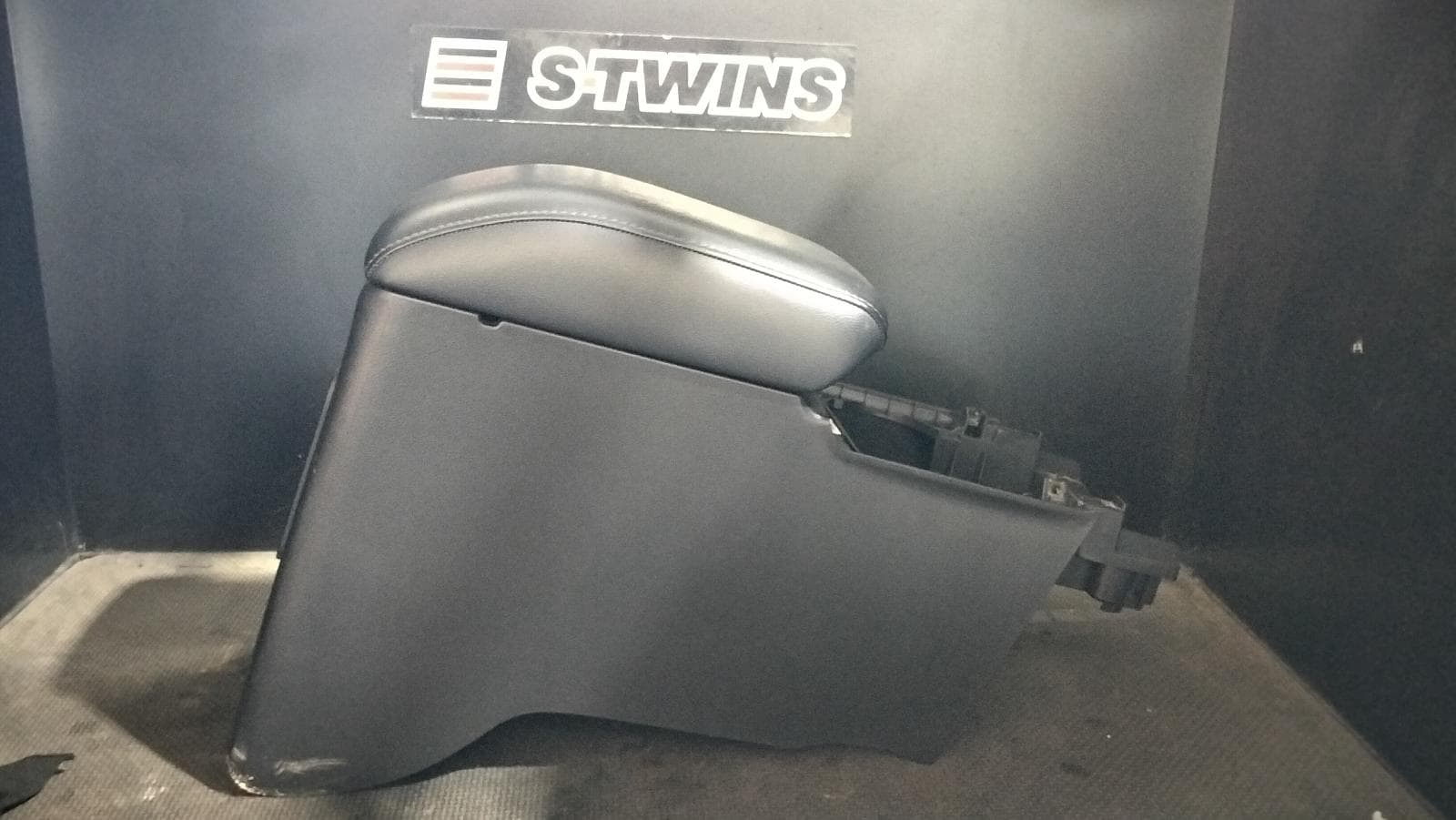 Used auto part listing image: 2019 MITSUBISHI PAJERO CONSOLE CONSOLE FRONT ASSY, LEATHER, QE, GLS/EXCEED, PAJERO SPORT, 10/15-10/19 0000389227