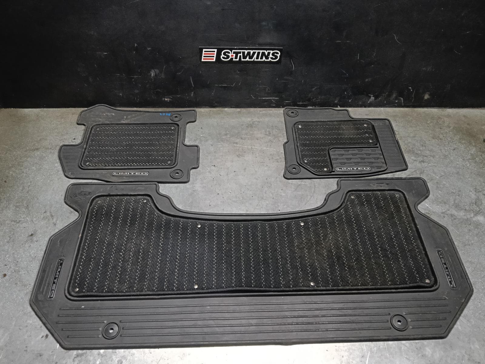 Used auto part listing image: 2022 RAM 1500 FLOOR MATS DS, 01/16-12/23 0000424161