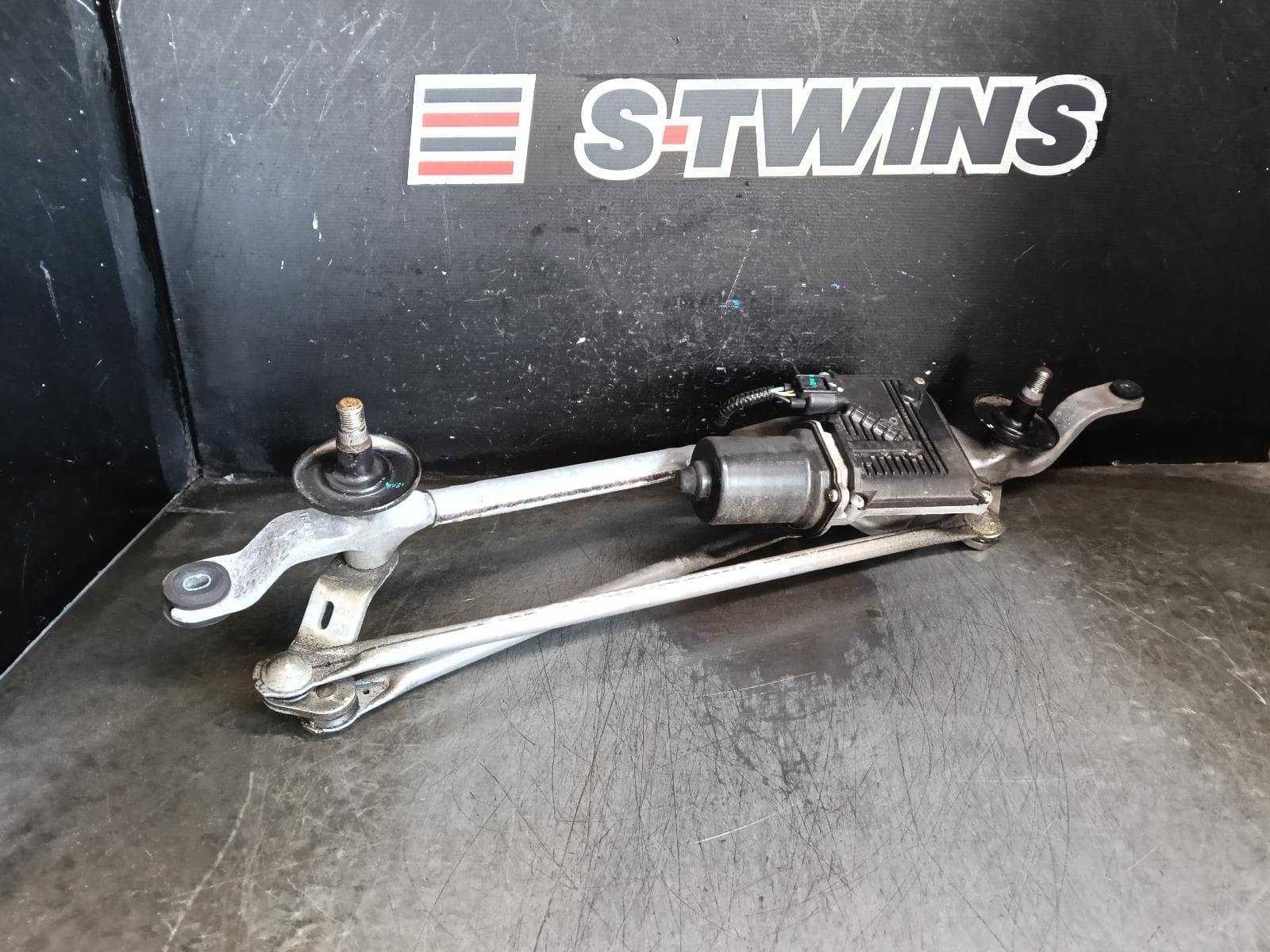 Used auto part listing image: 2018 HONDA CIVIC WIPER MOTOR FRONT, 10TH GEN, SEDAN/HATCH, 05/16-08/21