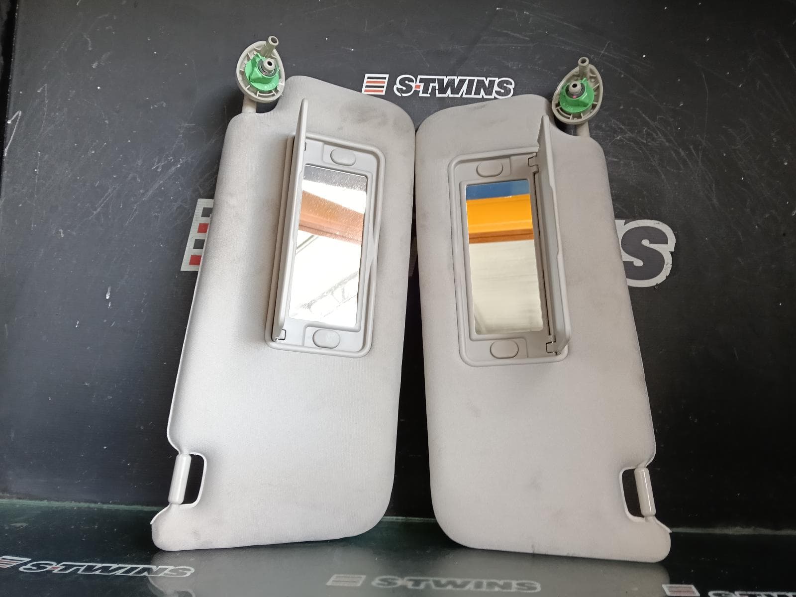 Used auto part listing image: 2018 HONDA CIVIC SUNVISOR 10TH GEN, PAIR, LIGHT GREY, CLOTH, 05/16-08/21