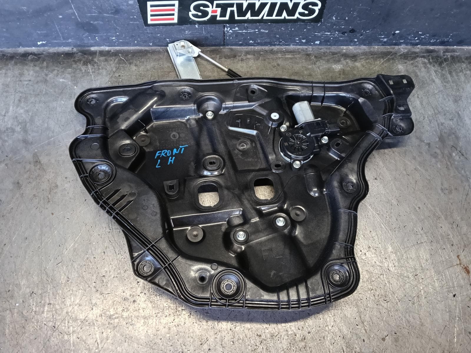Used auto part listing image: 2019 MAZDA CX9 LEFT FRONT WINDOW REG MOTOR TC, 07/16-12/24