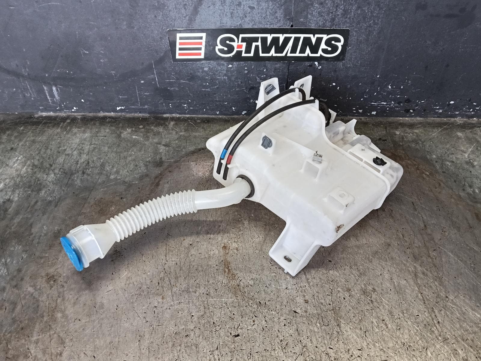 Used auto part listing image: 2019 MAZDA CX9 WASHER BOTTLE TC, 07/16-12/24
