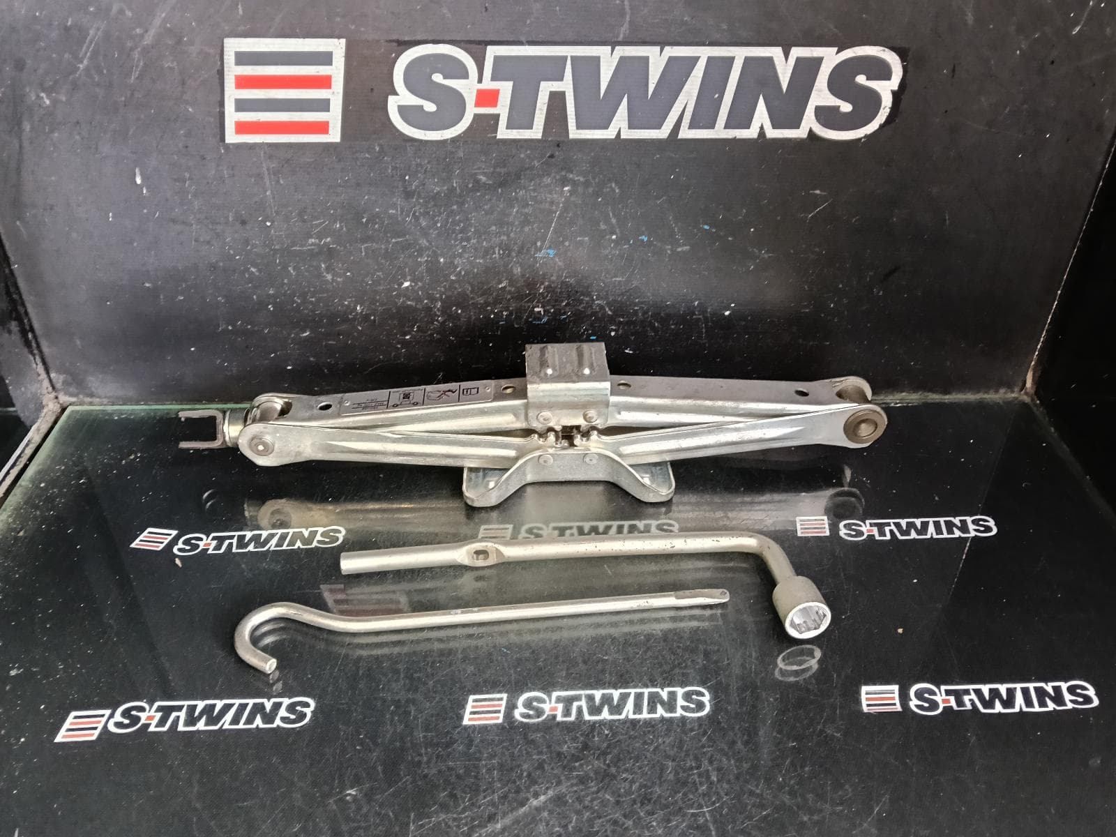 Used auto part listing image: 2019 HONDA CRV JACK TOOL KIT RW, 05/17-08/23