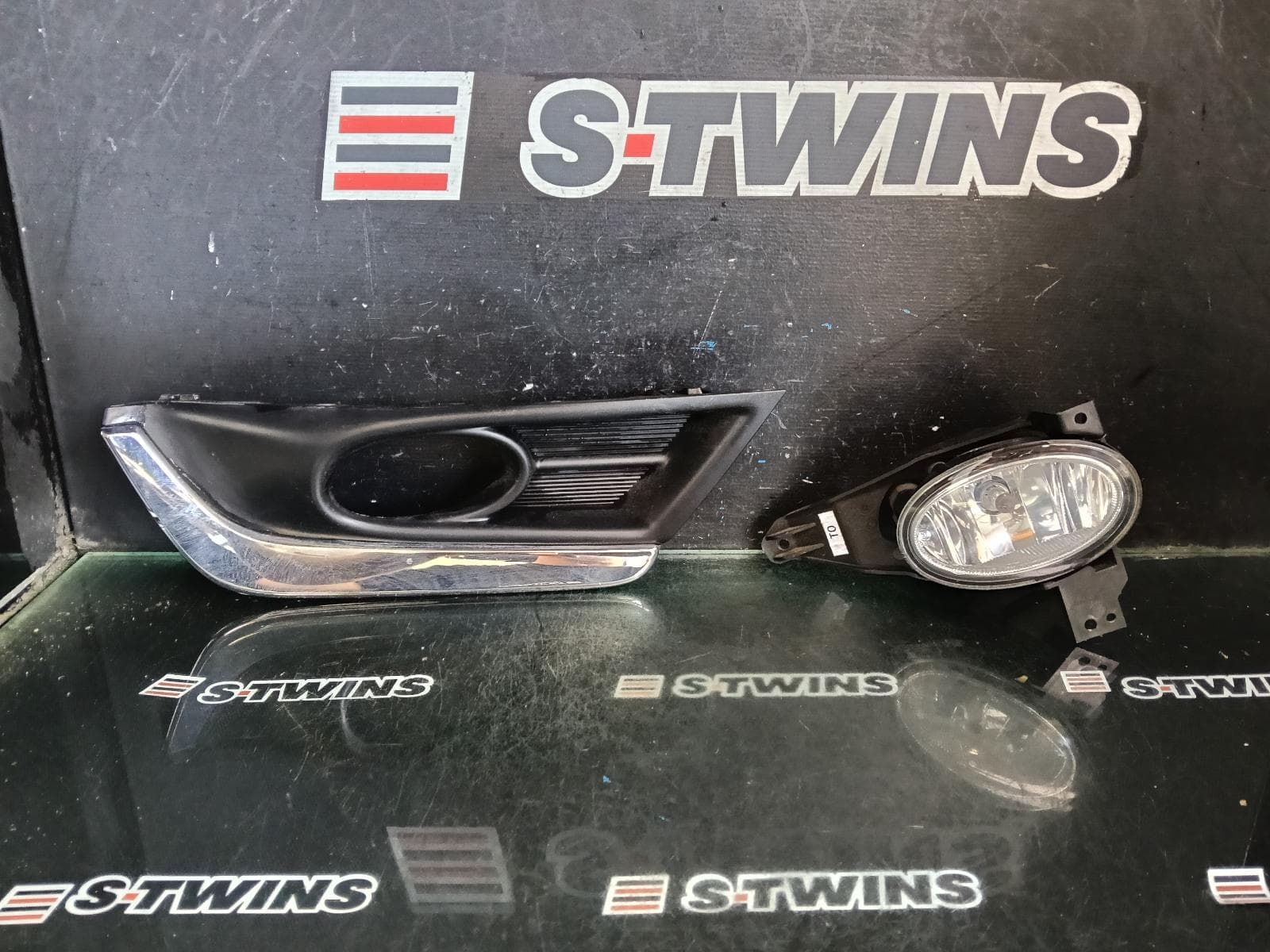 Used auto part listing image: 2019 HONDA CRV RIGHT INDICATOR FOG SIDE BUMPER FOGLAMP, RW, HALOGEN TYPE, 05/17-06/20