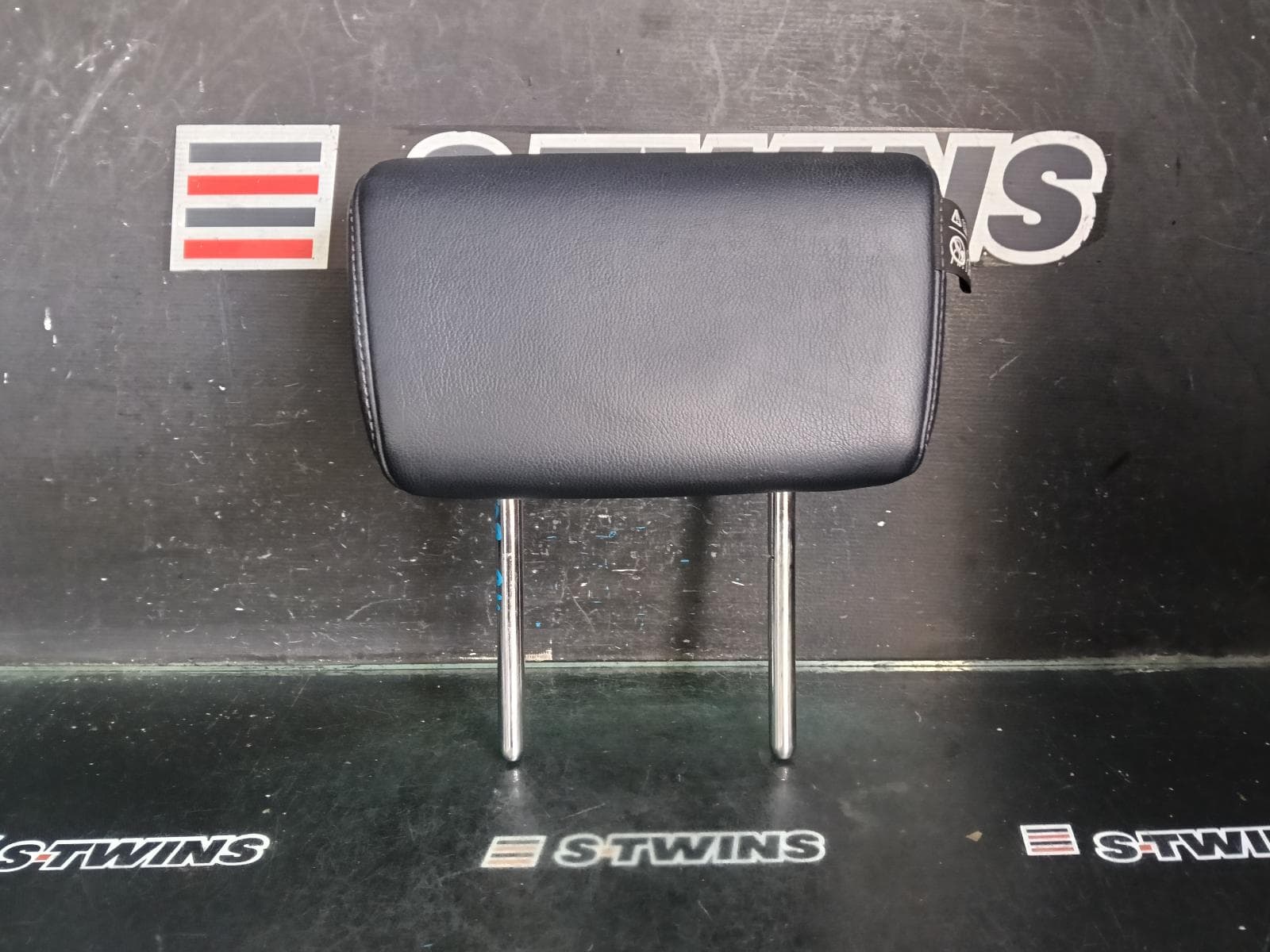 Used auto part listing image: 2019 HONDA CRV HEADREST RW, RH REAR, LEATHER, 05/17-08/23
