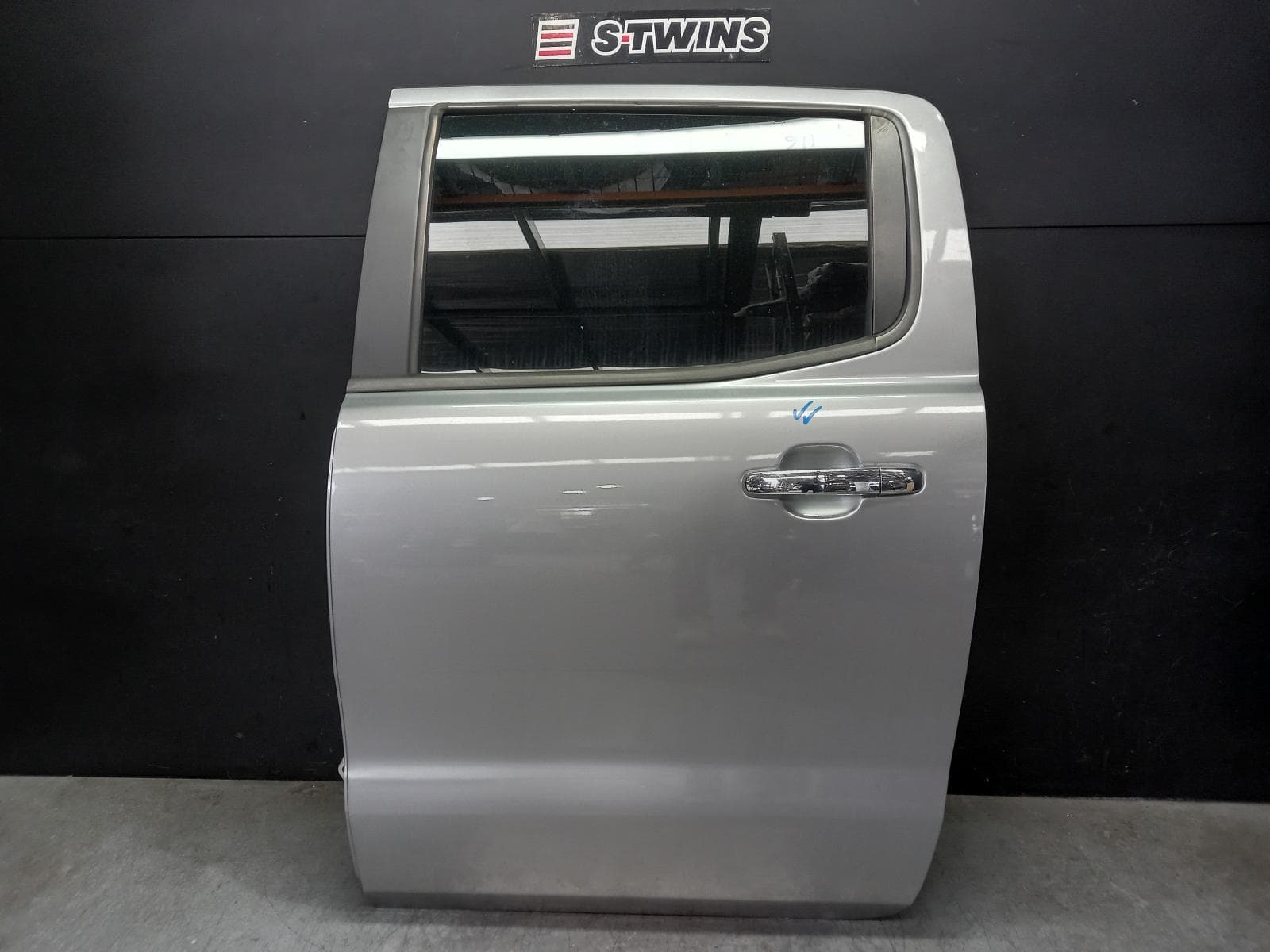 Used auto part listing image: 2021 FORD RANGER LEFT REAR DOOR SLIDING PX SERIES 1-3, DUAL CAB, 06/11-04/22 0000402730