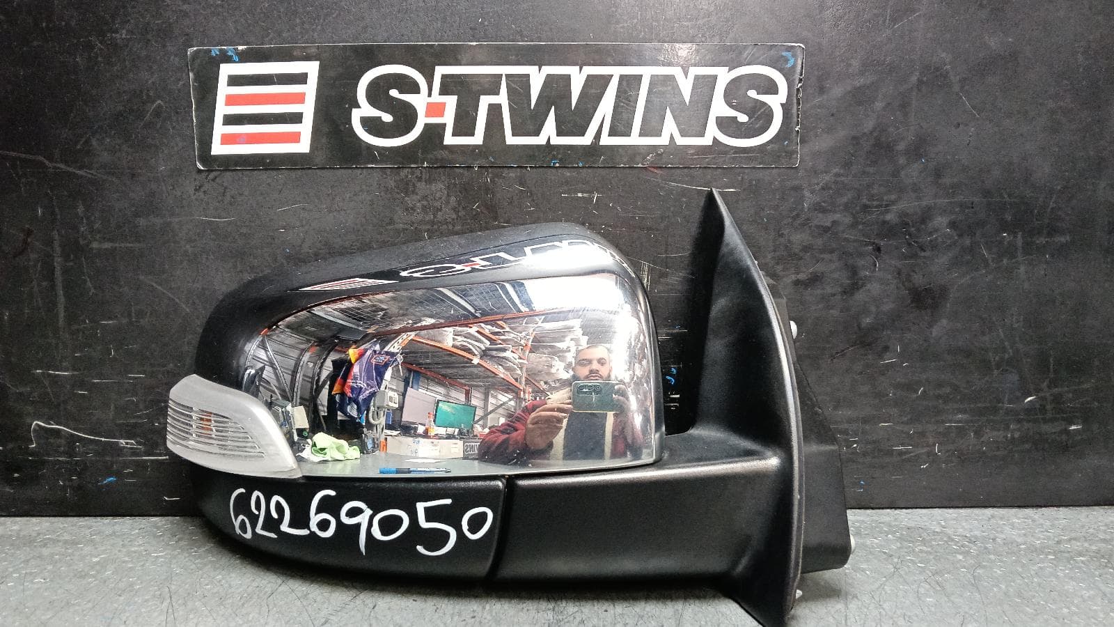 Used auto part listing image: 2021 FORD RANGER RIGHT DOOR MIRROR XLT, CHROME, POWER FOLD, W/ INDICATOR & HEATED TYPE, PX SERIES 2-3, 06/15-04/22 0000402740