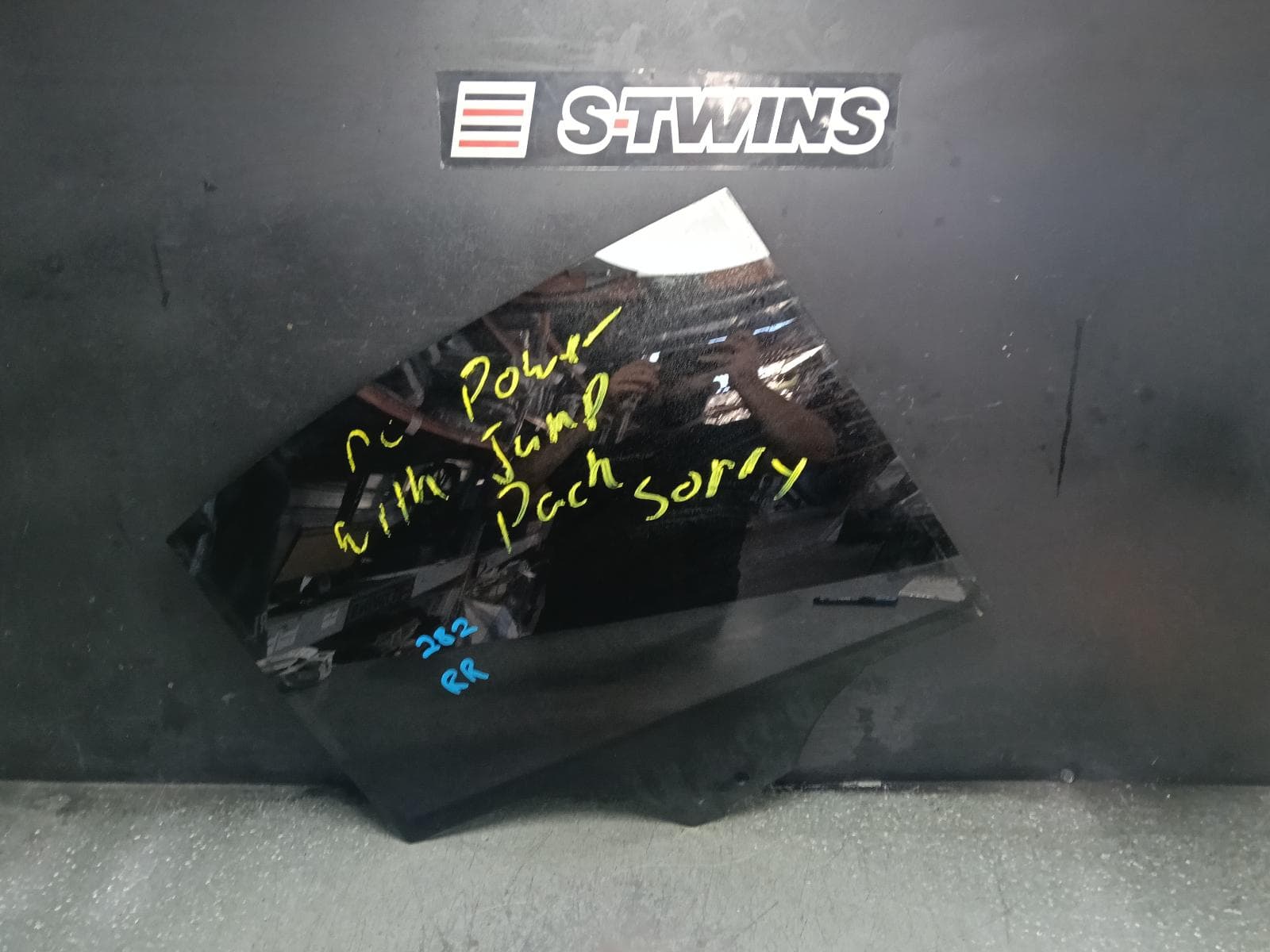 Used auto part listing image: 2019 BMW 3 SERIES RIGHT REAR DOOR WINDOW F80, M3, SEDAN, 06/14-12/19 0000430544