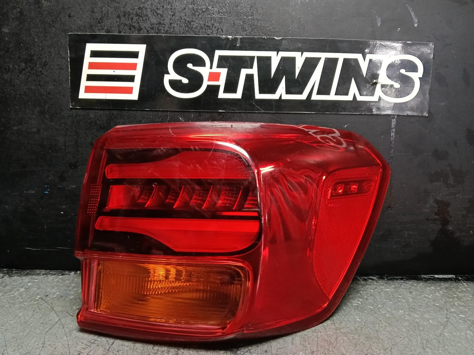 Used auto part listing image: 2018 KIA CARNIVAL/GRAND CARNIVAL RIGHT TAILLIGHT YP, LED TYPE, 12/14-04/18 0000430618