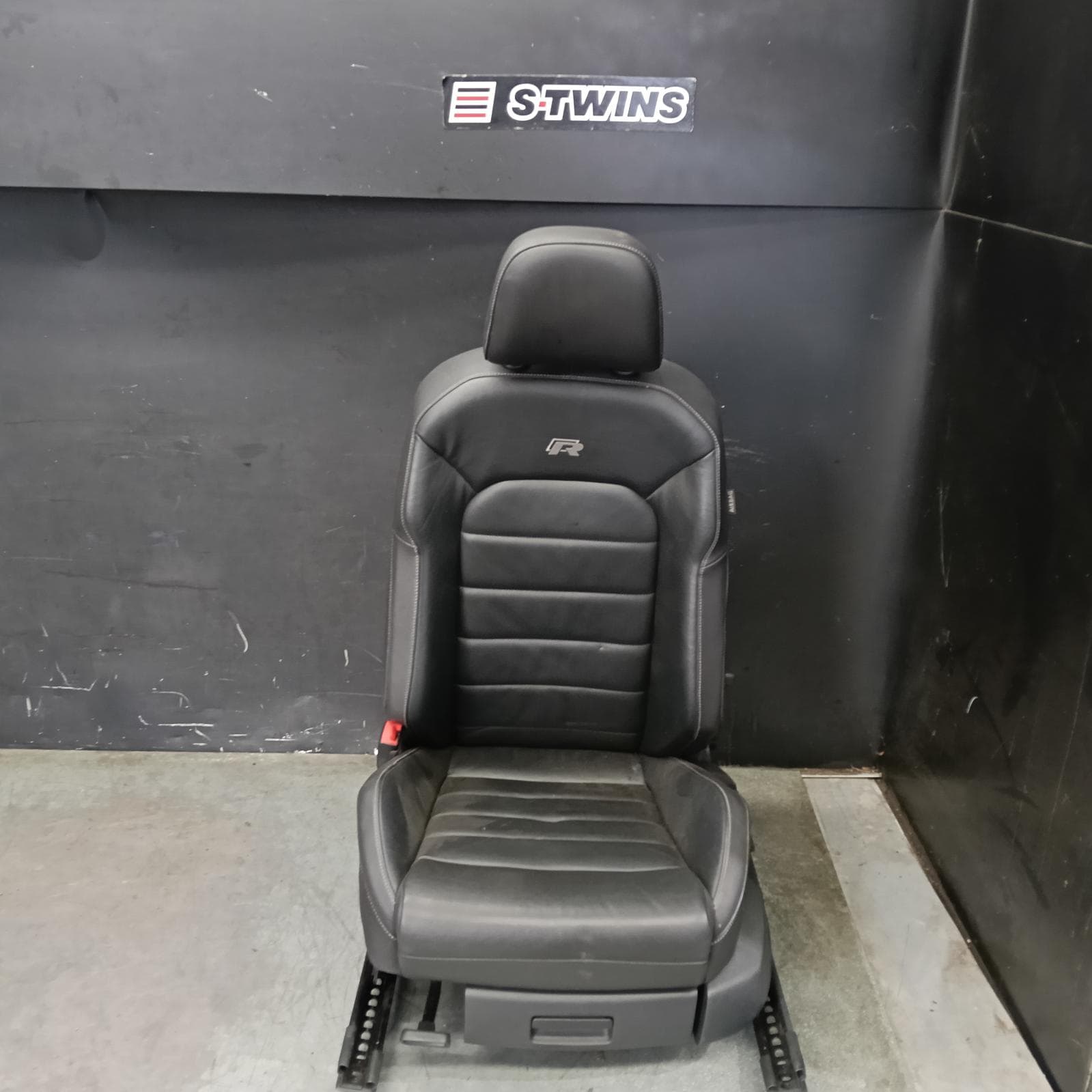 Used auto part listing image: 2017 VOLKSWAGEN GOLF FRONT SEAT LH FRONT, GEN 7, LEATHER, R, 02/17-08/20