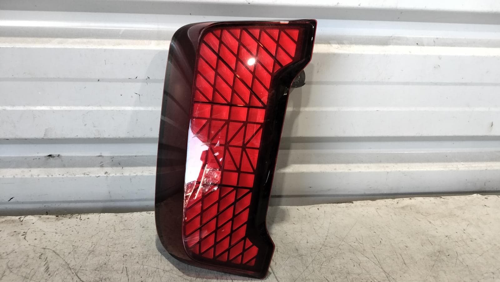 Used auto part listing image: 2024 MINI COUNTRYMAN RIGHT TAILLIGHT U25, 11/23- 0000427038