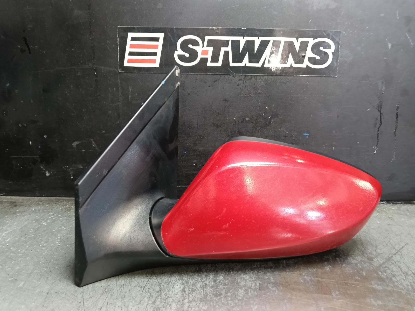 Used auto part listing image: 2014 HYUNDAI I30 LEFT DOOR MIRROR GD, HATCH (S. KOREA VIN KMHD), MANUAL FOLDING, NON INDICTAOR, 03/12-02/17