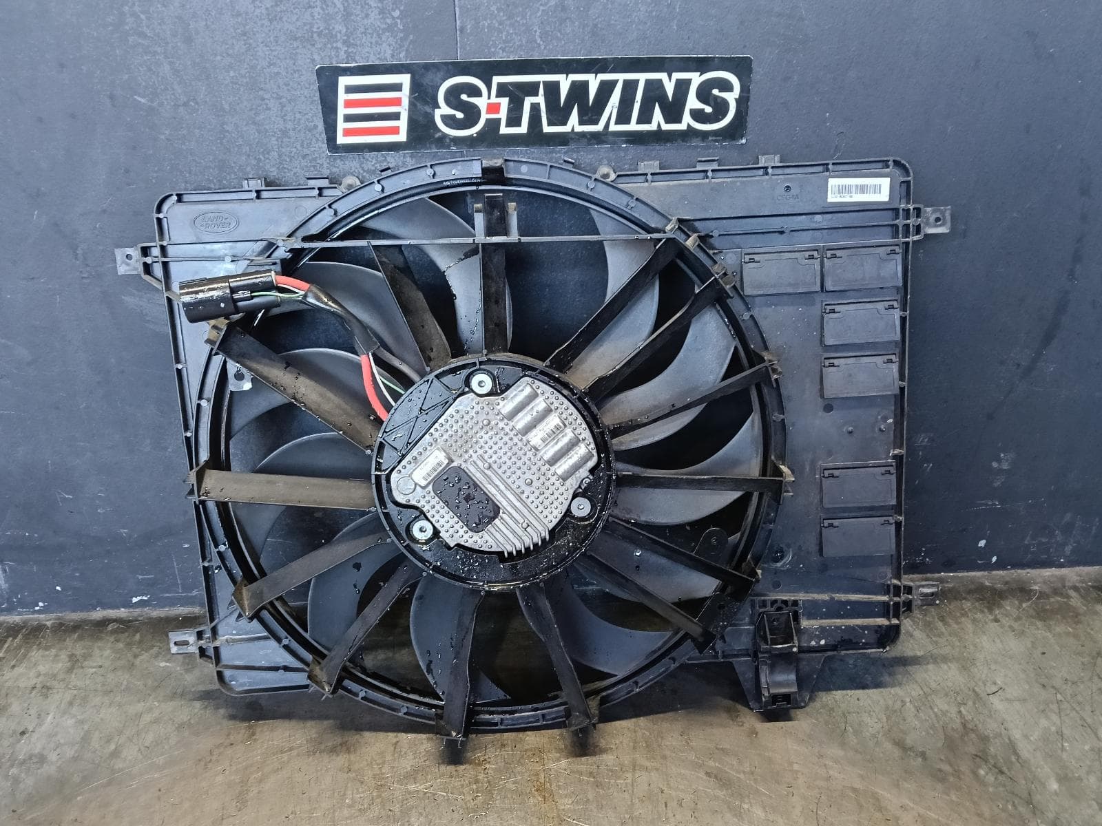 Used auto part listing image: 2016 LAND ROVER RANGE ROVER EVOQUE FAN RADIATOR SINGLE FAN ASSY, 2.0, DIESEL, L538, 11/11-01/19 0000430786